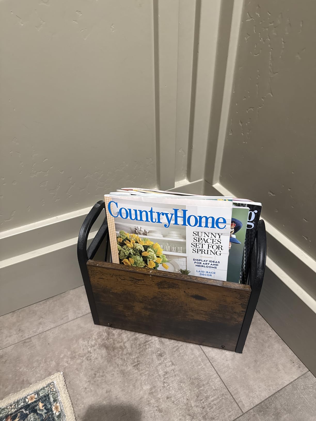 YINMIT Magazine Holder, Magazine Rack Floor, Magazine Storage Basket, Folder Organizer Bin for Books, Newspapers, Tablets customer photo 2