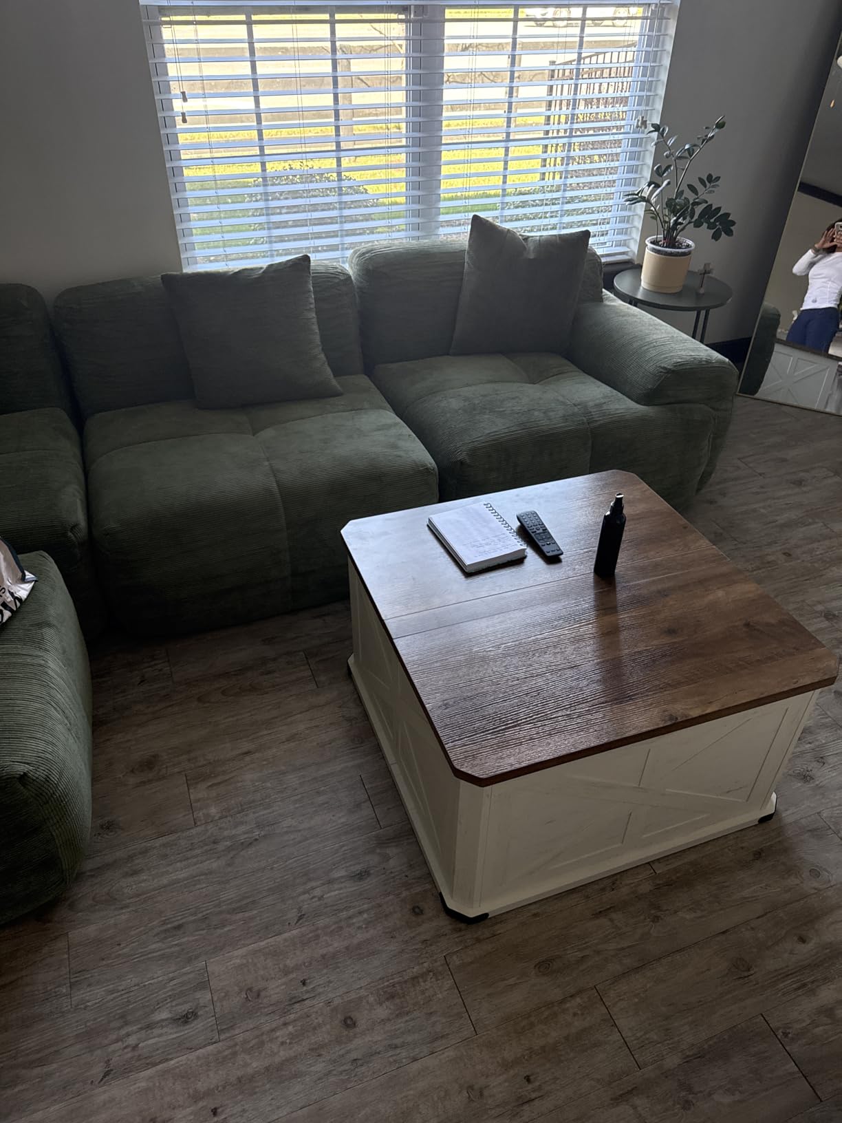 VASAGLE Farmhouse Coffee Table with Storage, Flip-Top Lids customer photo 1