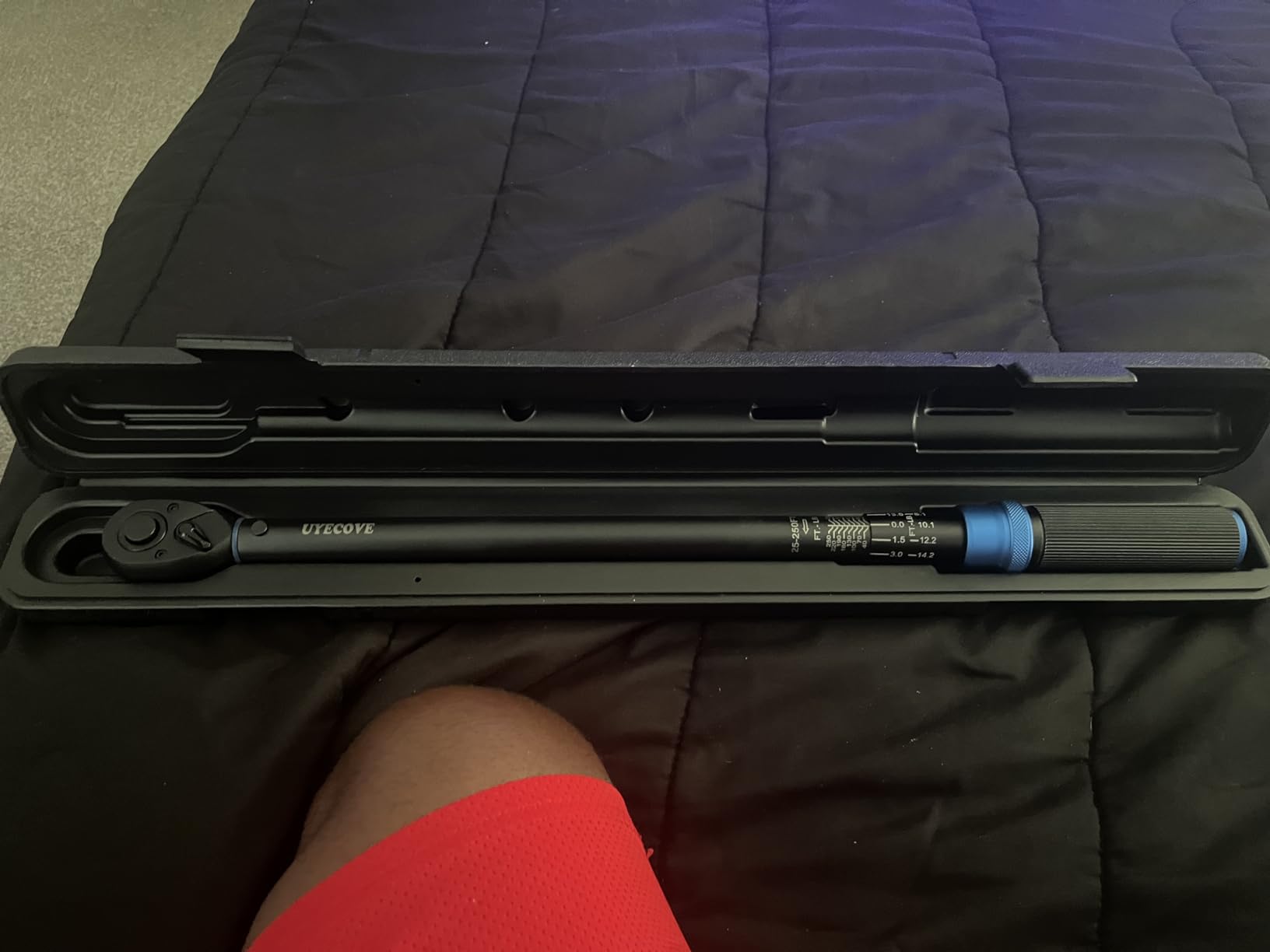 1/2-Inch Drive Click Torque Wrench, Dual-Direction Click Professional Torque Wrench 40-300FT.LB/54.2-406.8N.M, Dual Range Scales Graduated in FT.LB and N.M, Blue customer photo 2