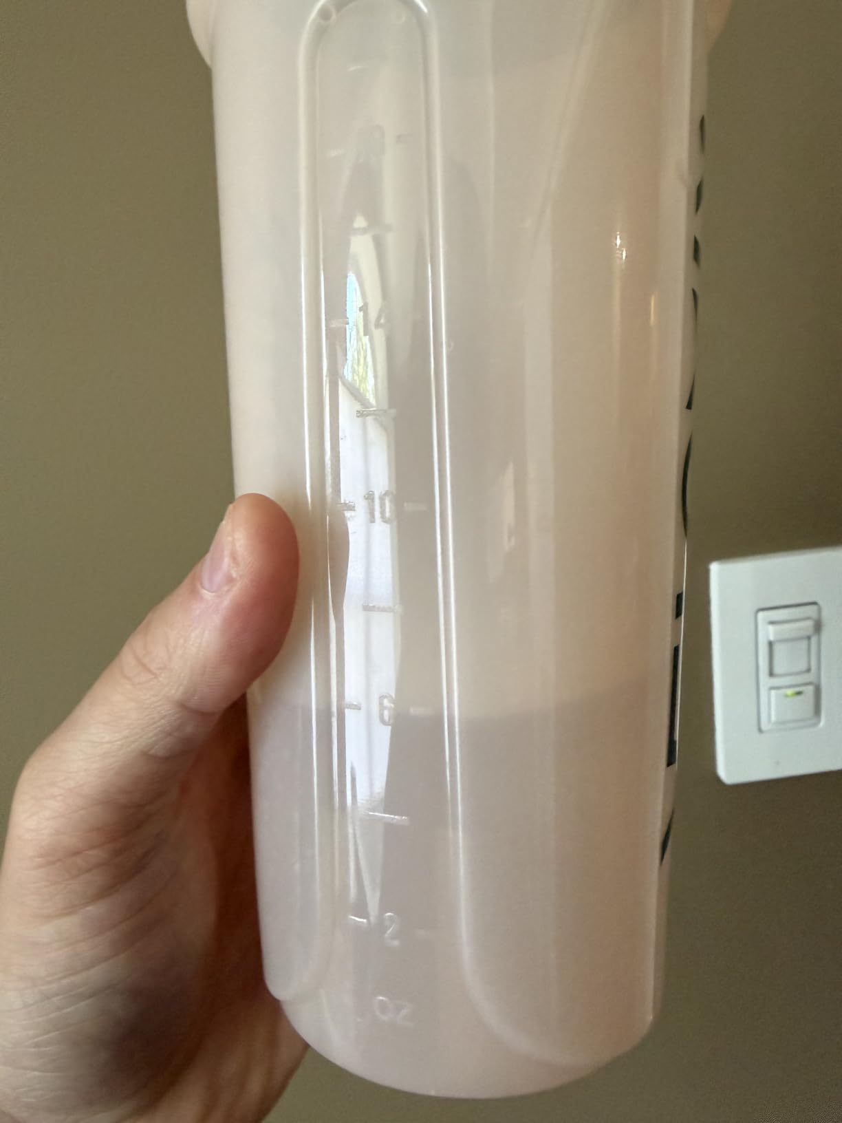 VELOMIX 2 Pack 28oz Protein Shaker Bottle for Protein Mixes, Black/Transpar customer photo 1