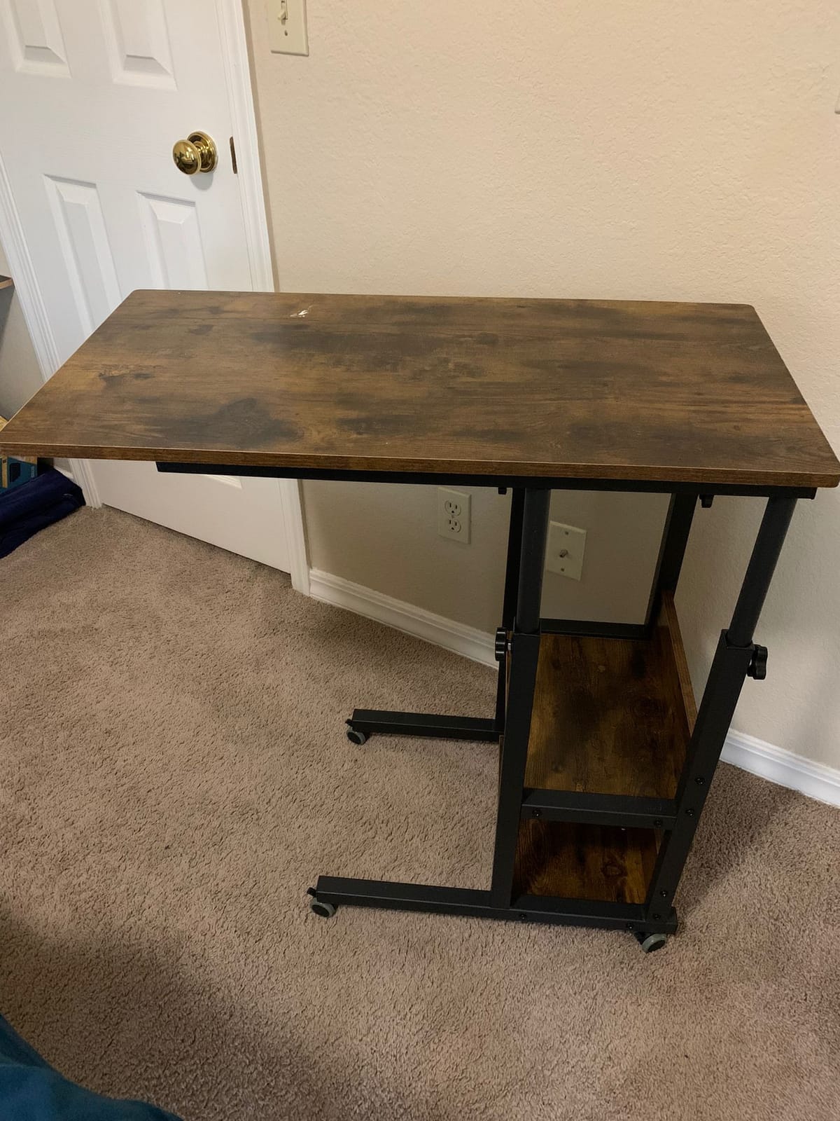 Hadulcet Adjustable C Table with Charging Station, Tiltable Desk C Shaped End Table for Couch, Over Bed Table with Wheels Adjustable Height, Hospital Table Laptop Stand Drawing Desk, Rustic Brown customer photo 1
