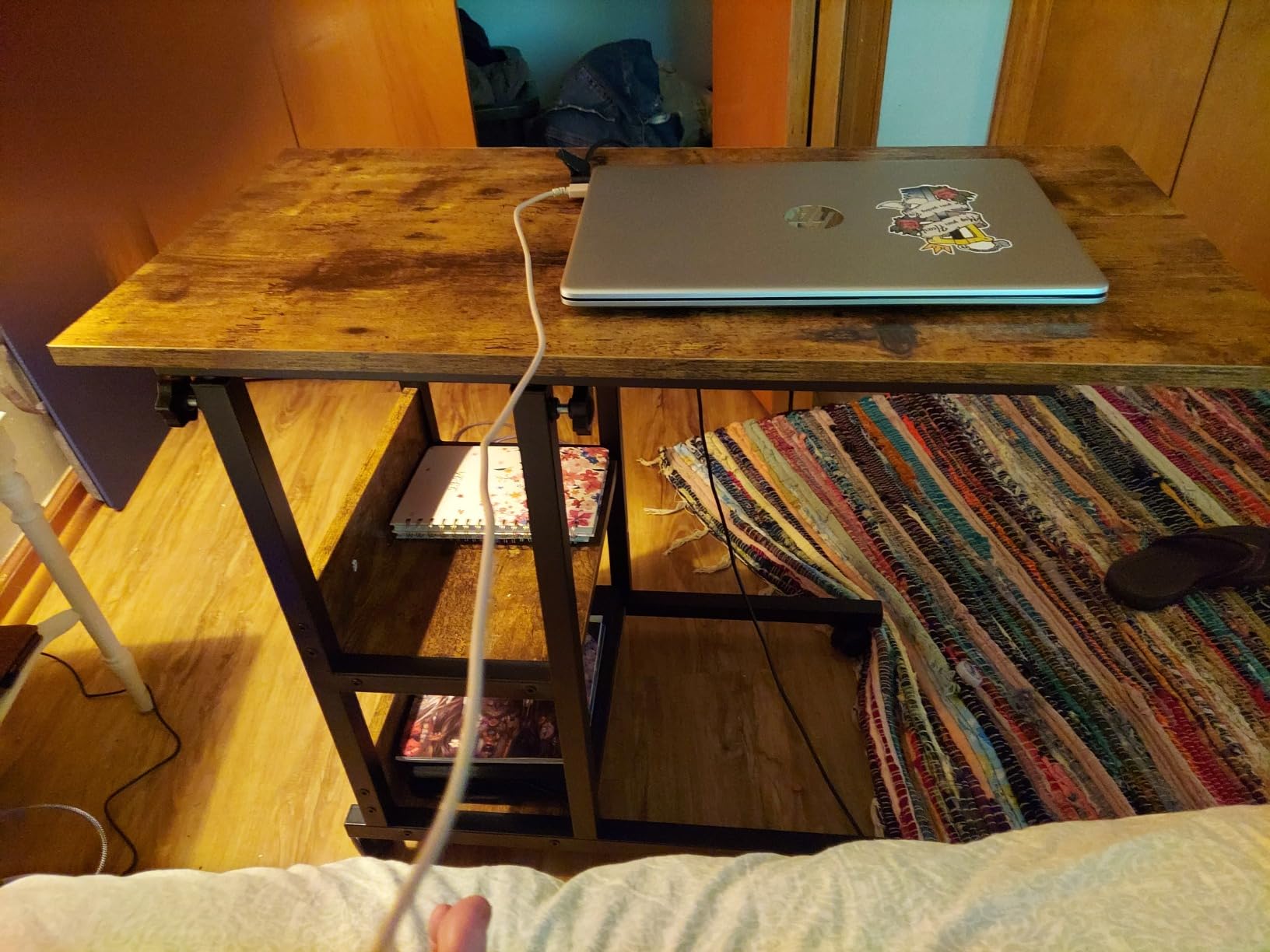 Hadulcet Adjustable C Table with Charging Station, Tiltable Desk C Shaped End Table for Couch, Over Bed Table with Wheels Adjustable Height, Hospital Table Laptop Stand Drawing Desk, Rustic Brown customer photo 2