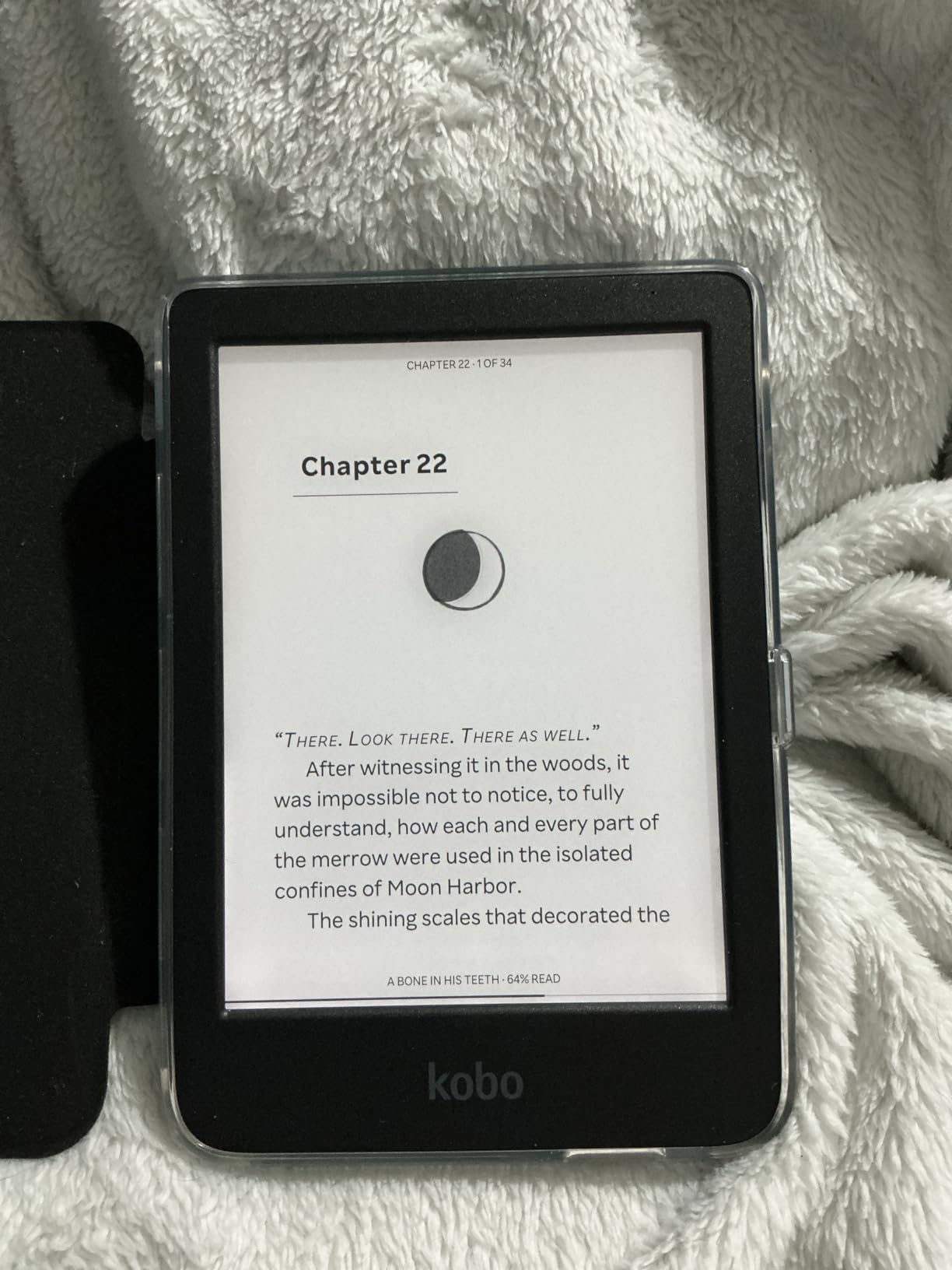 Kobo Clara BW | eReader | 6” Glare-Free Touchscreen with ComfortLight PRO | Dark Mode Option | Audiobooks | Waterproof | 16GB of Storage | Black customer photo 1