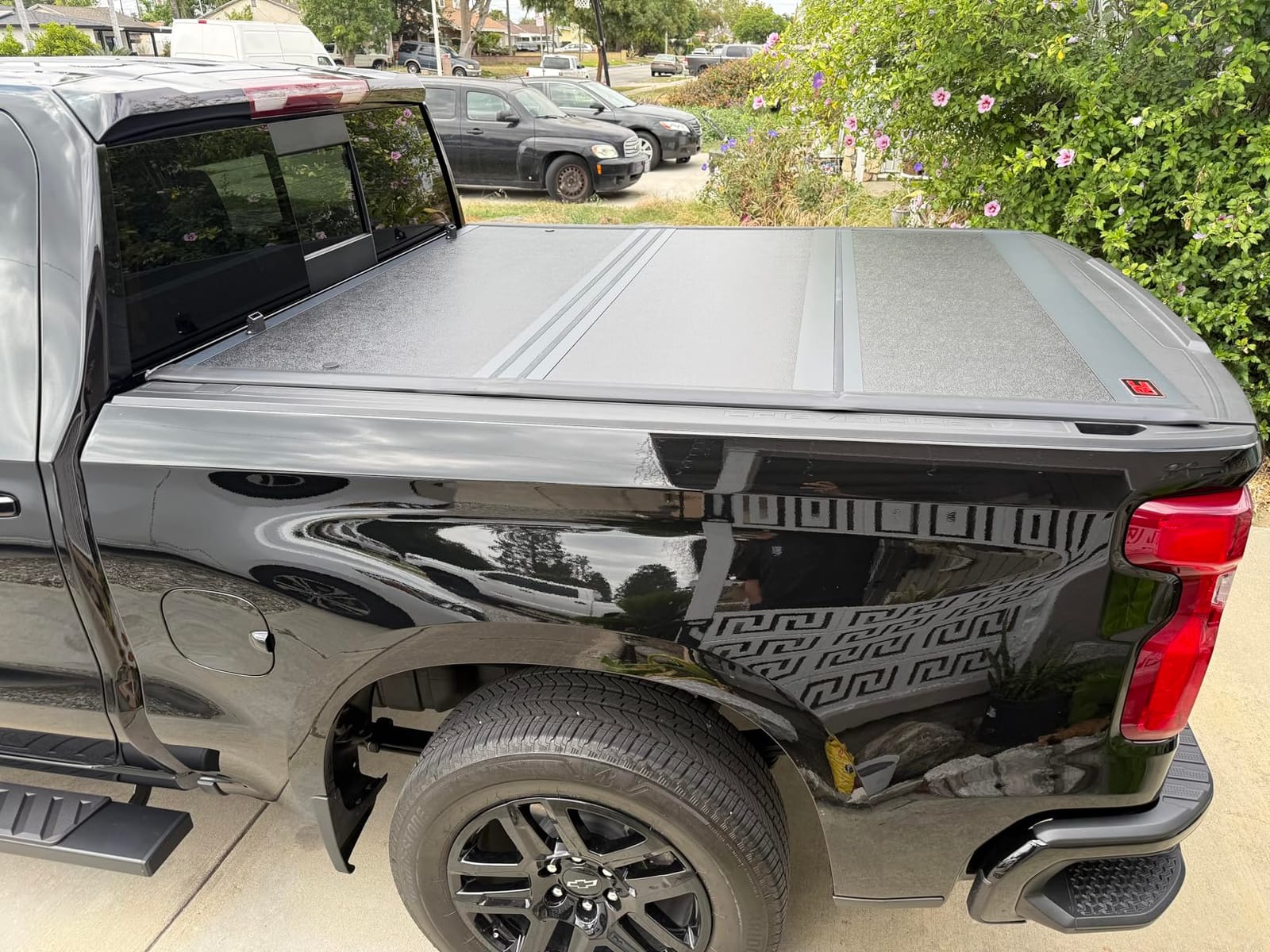 Rough Country Hard Low Profile Tri-Fold Tonneau Cover for Chevy Silverado & GMC Sierra 1500 (2019–2026) – Flush Mount Aluminum Bed Cover, Fits 5'10 Short Bed customer photo 1