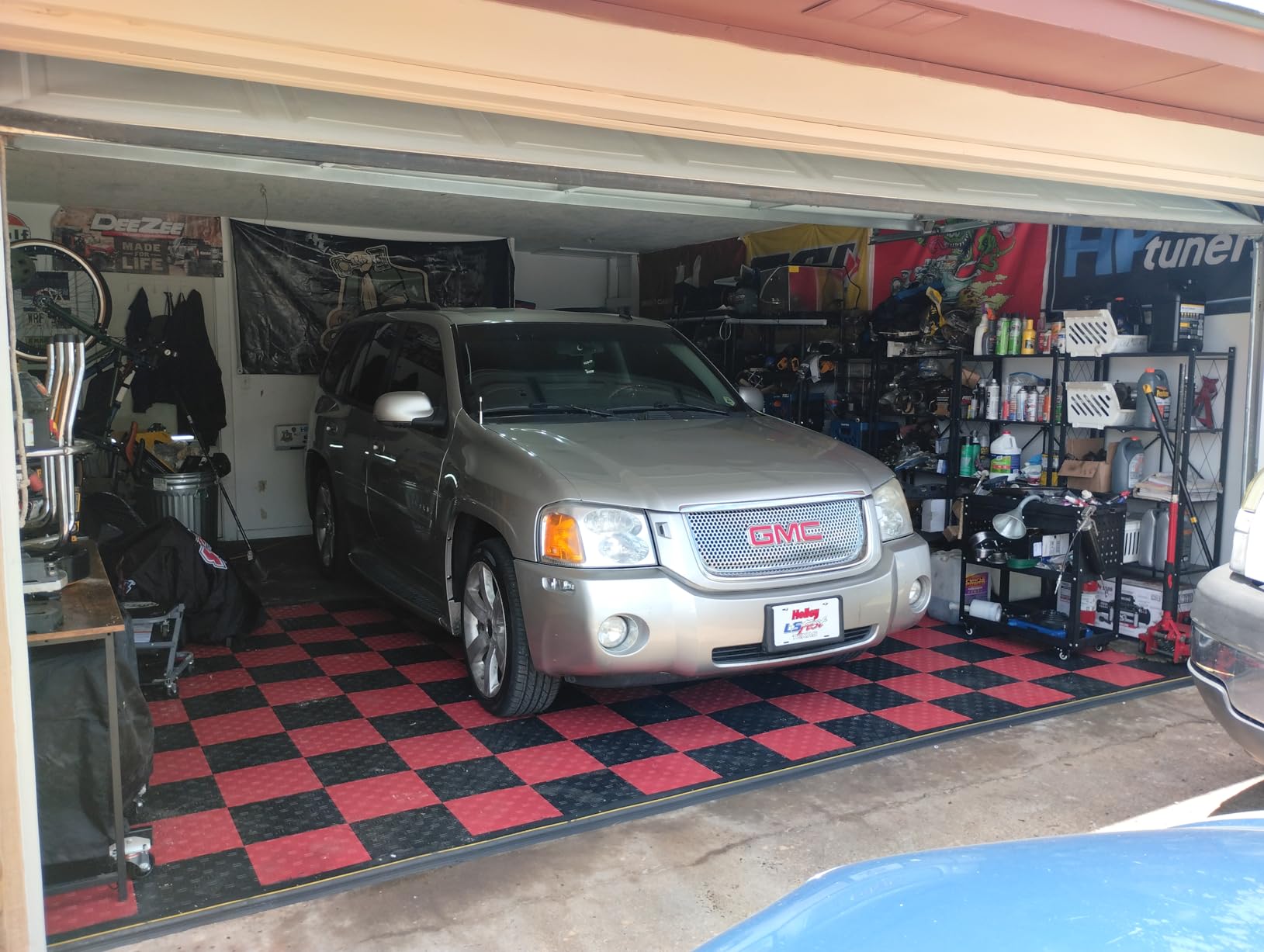 VEVOR Garage Floor Tiles 12 x 12 x 0.53 inch, Interlocking Design Ease of Installation Double-Sided Texture Non-Slip Sturdiness, for Garages, Basements, Repair Shops, Black, 50 Pack customer photo 2