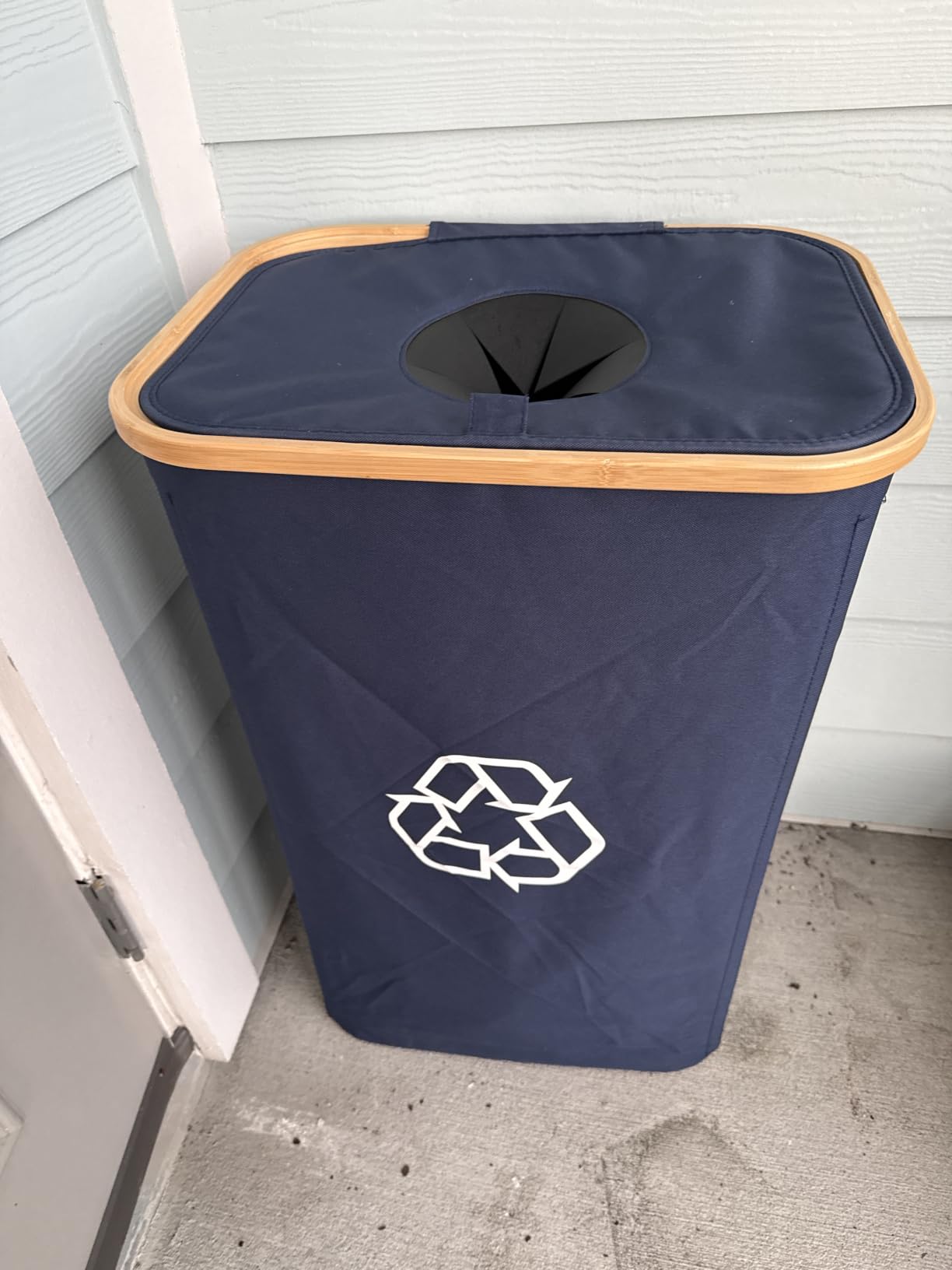 efluky Recycling Bin for Kitchen 26 Gallon, 100L Recycle Bin with 2 Removeable and Reusable Inner Bag, Large Recycling bin with lid for Bottle Can Plastice Stickers (Black) customer photo 2