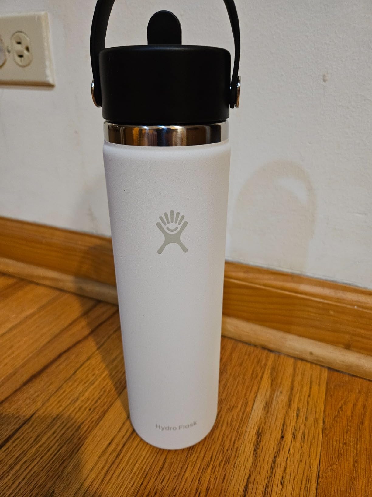 Hydro Flask Water Bottle - Insulated Stainless Steel - Wide Straw Lid, Non Spill, Leakproof in 24 Oz Ivory customer photo 1