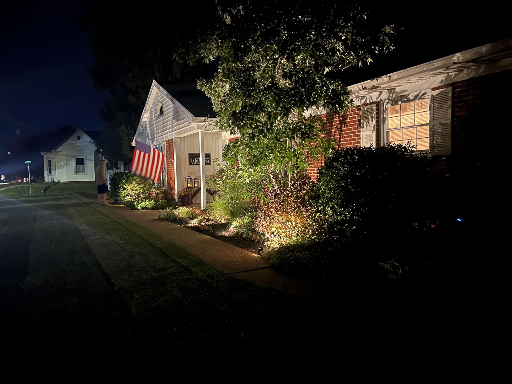 ZUCKEO All-in-One Landscape Lighting Kit, 5W LED Low Voltage Landscape Lights with Transformer and 80FT Wire, Waterproof Outdoor Spotlight with Connectors for Yard Garden House, 3000K 12-24V 8Pack customer photo 1