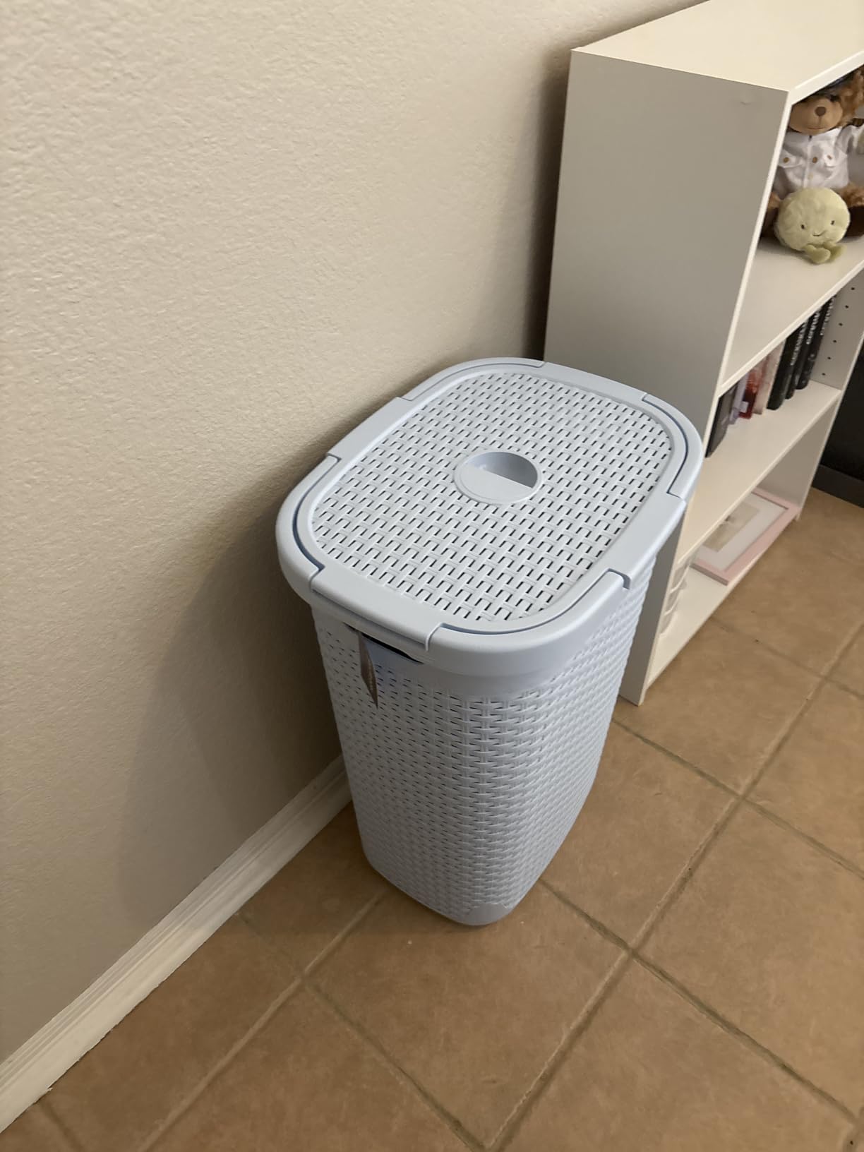Mind Reader Slim Laundry Hamper with Lid, 60L Tall Clothes Basket, Narrow Tapered Design for Bathrooms, Closets and Laundry Rooms, Plastic, Mint customer photo 2