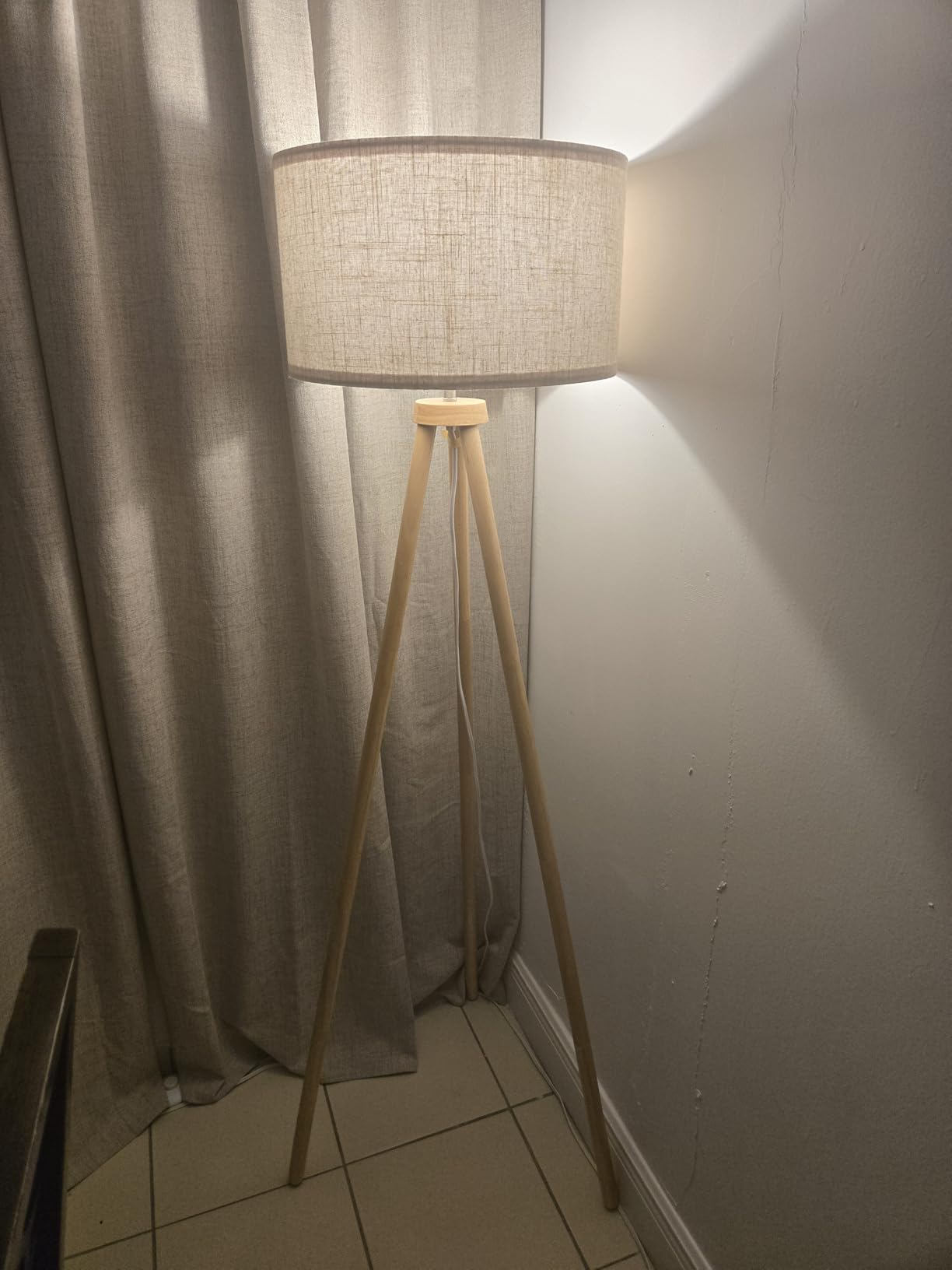 ELYONA Solid Wood Tripod Floor Lamp with 3 Color Temperatures LED Bulb, Mid Century Modern Reading Standing Light Nature Linen Shade Tall Night Light for Bedroom Living Room Office Study Room, Brown customer photo 2