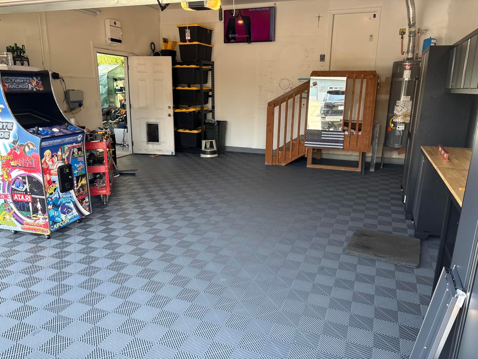 VEVOR Interlocking Drainage Mat, 12” x 12” Modular Interlocking Cushion, 55 Pcs Splicing Drainage Mats, Non-Slip PP Drainage Floor Tile and Shower Mat, for Garage, Garden, Kitchen & Outdoor, Black customer photo 2