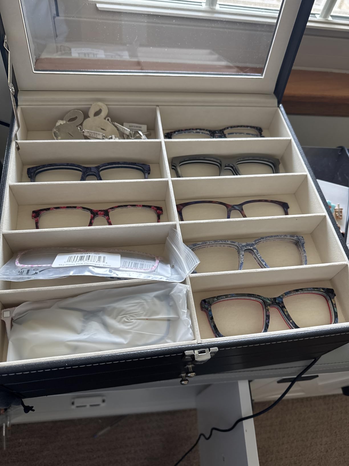 NEWLOOP 10/30 Slots Sunglass Organizer for Multiple Pairs of Eyeglass See-through Display Case Storage Box for Women Men customer photo 1