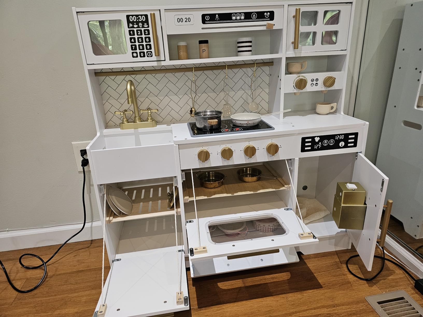 Wooden Play Kitchen for Kids with Real Lights and Sounds for Pretend Play customer photo 2