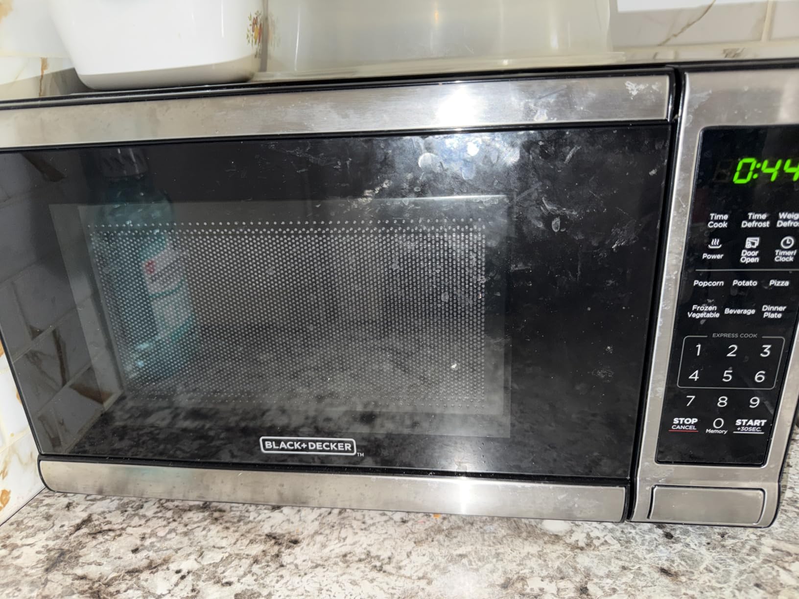 BLACK+DECKER 5-in-1 Microwave Oven Air Fryer Combo, 0.9 Cu.Ft, 900W customer photo 2