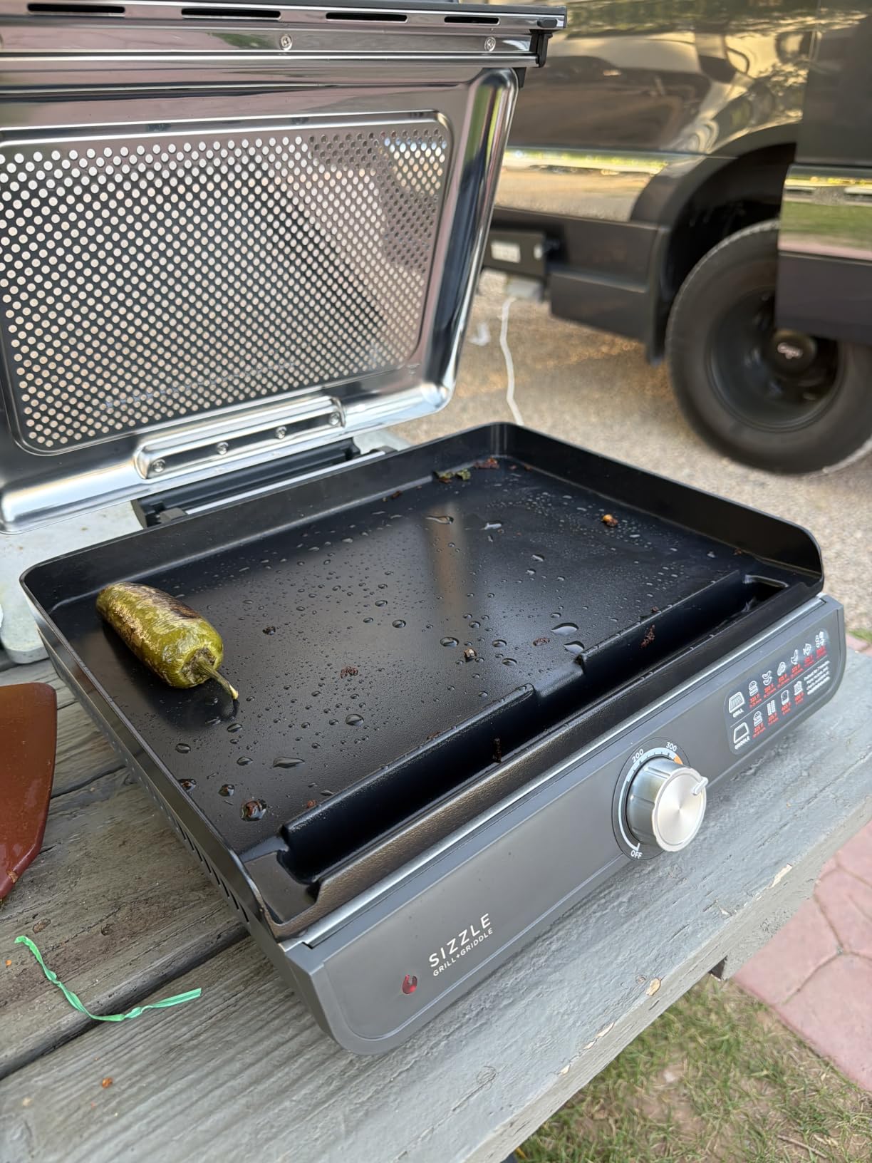 Ninja® Sizzle™ Pro XL 20'' Indoor Griddle & Grill, Silver, GX101 customer photo 2