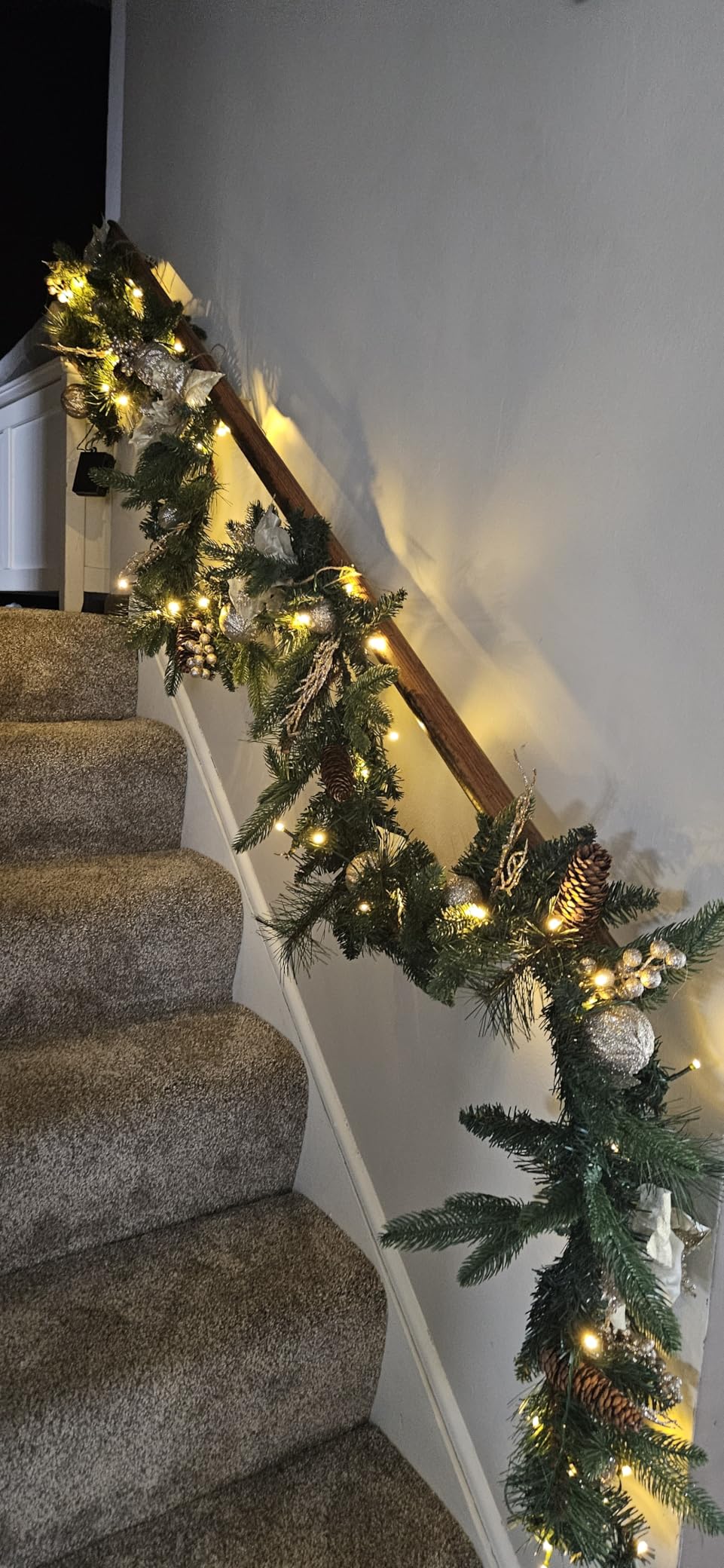 SHareconn 9FT Prelit Christmas Garland Decorations with Multi-Color LED Lights, Battery-Operated Timer, Lighted Garland with Ball Poinsettia for Mantle Table Fireplace Stairs Railing Indoor Decor customer photo 2