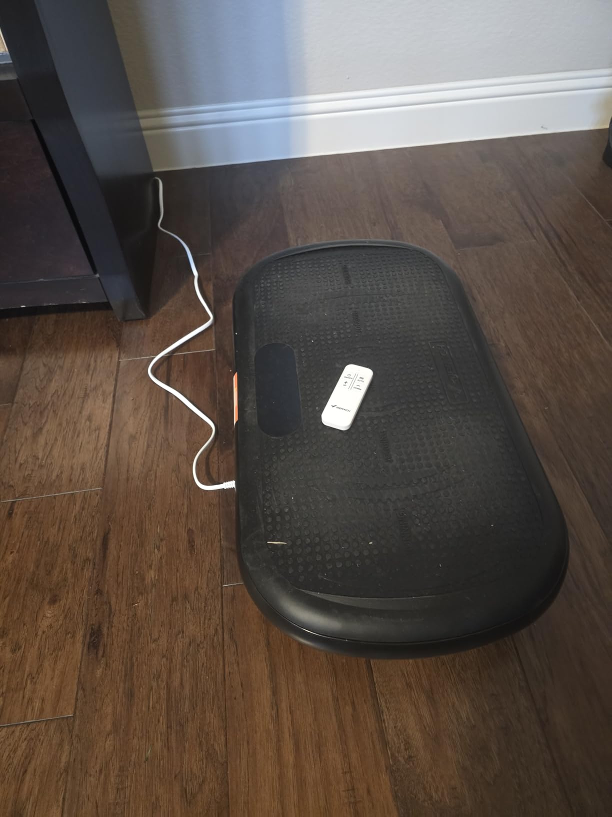 Merach CV40 Curved Vibration Plate Exercise Machine with 440lbs Capacity customer photo 1