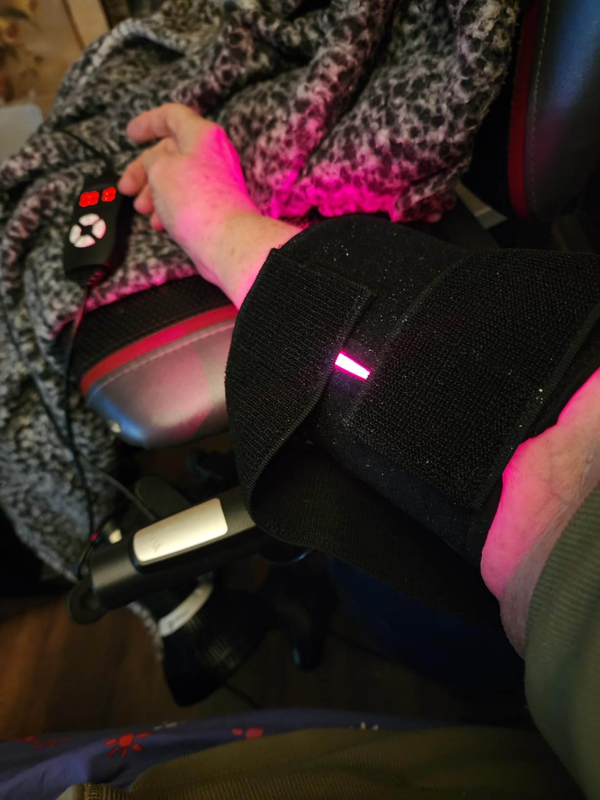 Red Light Therapy for Body, 660nm 850nm Infrared Light Therapy Pad, Wearable Wrap with Timer Remote Control for Back Shoulder Waist Knee, Infrared Light Device Home Use, 19.6'' x 8.6'' Large Area customer photo 2