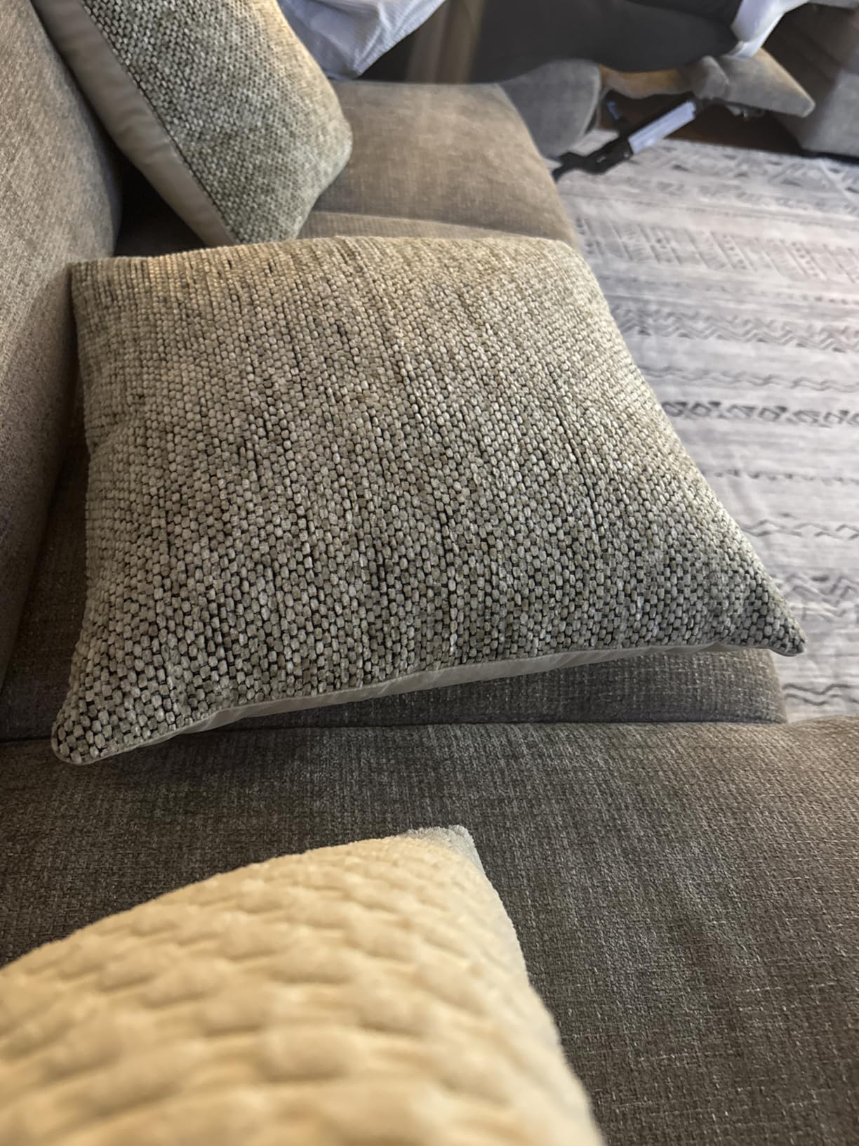 MIULEE 18x18 Pillow Inserts 4 Pack, 100% Virgin Fiber Filling Throw Pillows | Decorative Pillows for Sofa Bed Couch, Firm and Full Pillows, Excellent Support, Soft Brushed Fabric customer photo 1