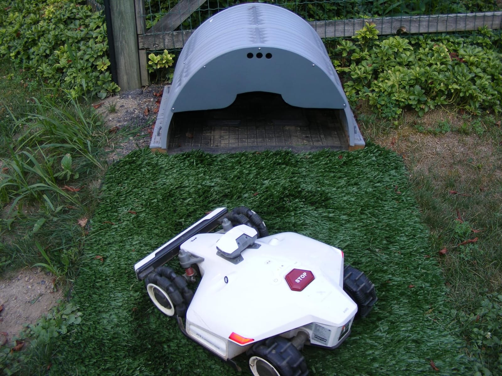 (2026 NEW) Mammotion LUBA mini 2 AWD 1500H Robot Lawn Mower with Garage, for 0.37 Acres, 360° LiDAR+Dual-Camera AI Vision, 80% Slope, DropMow, 20 Multi-Zone Management customer photo 1