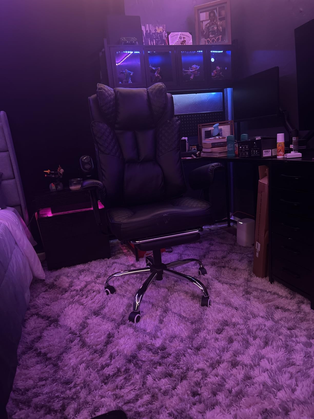 GTPLAYER Big and Tall Office Chair Wide Ergonomic Gaming Chair with Deluxe Embossing Designed Leather with Foot Rest,150°Reclining Adjustable Soft Armrests Pocket Spring Back Support and Pillow customer photo 1