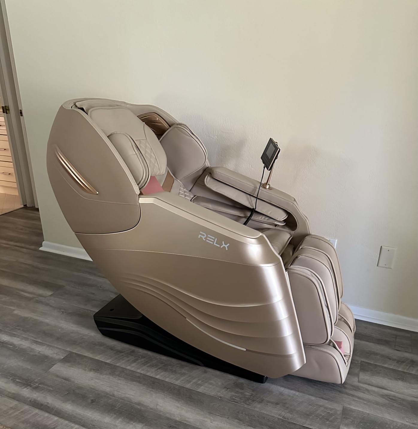 RELX Massage Chair Full Body with Body Scan, Zero Gravity, SL-Track, Black customer photo 1