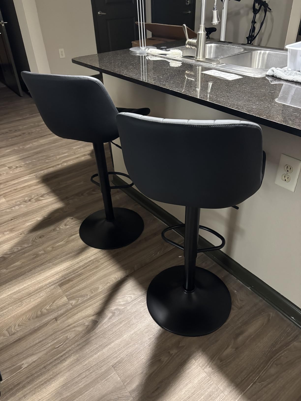 Youhauchair Adjustable Faux Leather Bar Stools Set of 2, Light Brown customer photo 2