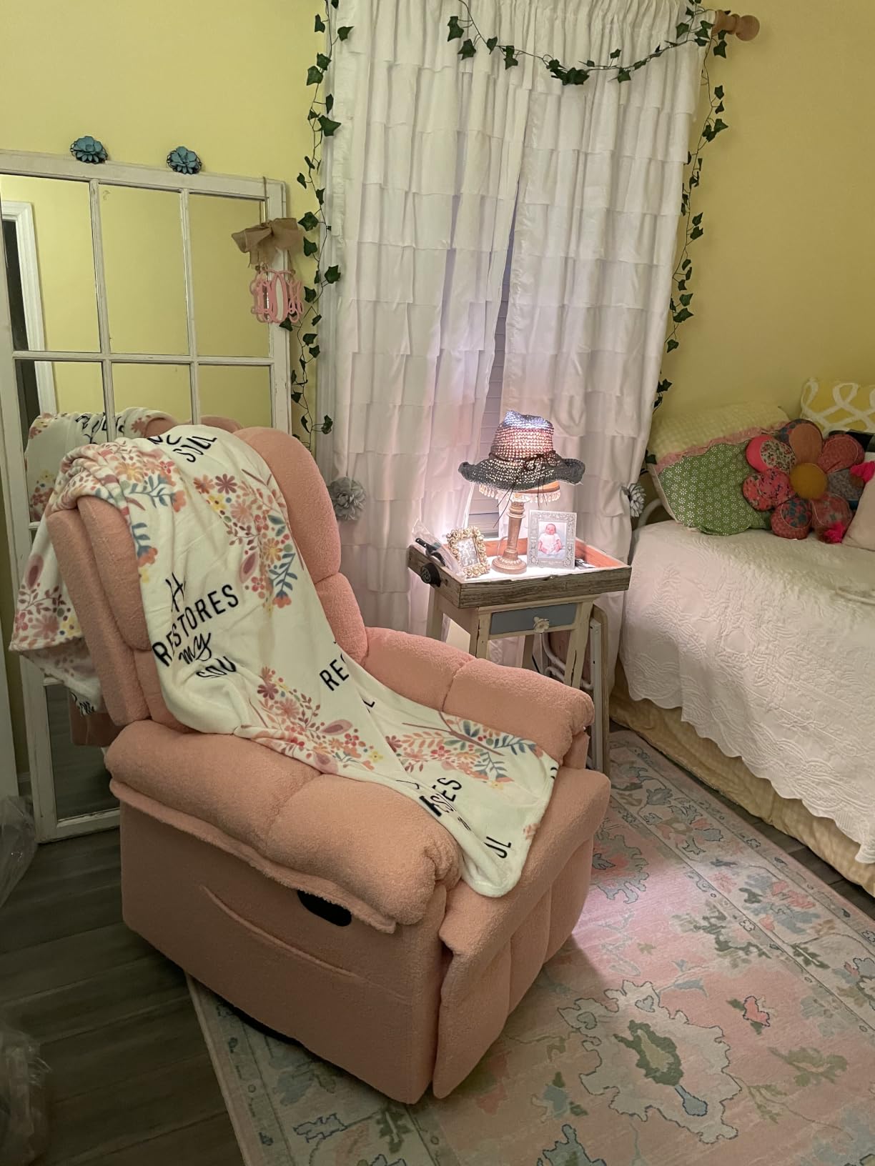 Korser Recliner Chair, Swivel Rocker Recliner Chair for Adults, Small Recliners for Small Spaces, Manual Recliner with Side Pockets, Upholstered Nursery Rocking Chair for Living Room, Sherpa, Pink customer photo 2