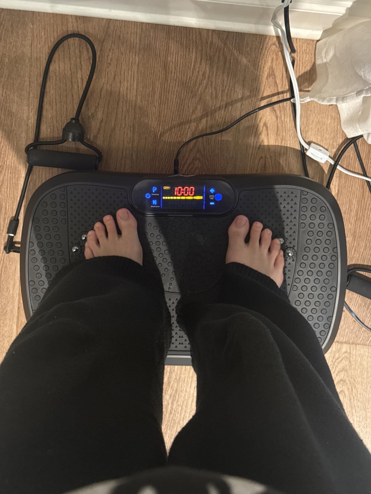 AXV Vibration Plate Exercise Machine Fitness Platform Body Vibrating Board customer photo 1