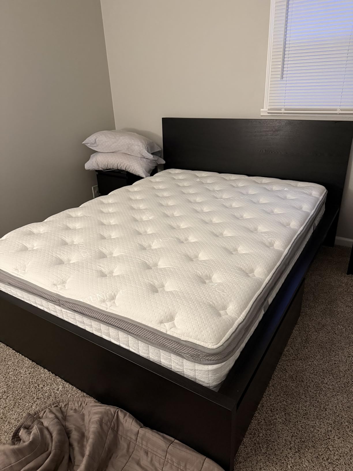 Queen Mattress, 12 Inch Hybrid Queen Mattress in a Box, Memory Foam & Individual Pocket Springs, Medium Firm, Motion Isolation, Ideal for All Sleep Positions, CertiPUR-US Certified customer photo 1