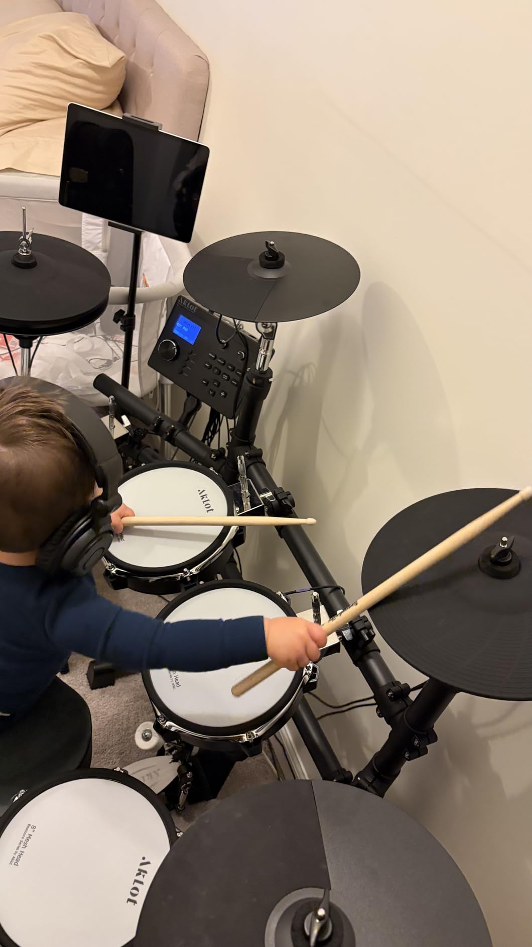 AKLOT Expanded-Size Electric Drum Set: 12'' Two-Piece Standalone Hi-Hat, Independent Kick Drum and 10'' Dual-Zone Snare, 12'' Triple-Zone Ride Cymbal, All Mesh Heads, 460 Sounds, Mesh Bass Drum, White customer photo 1