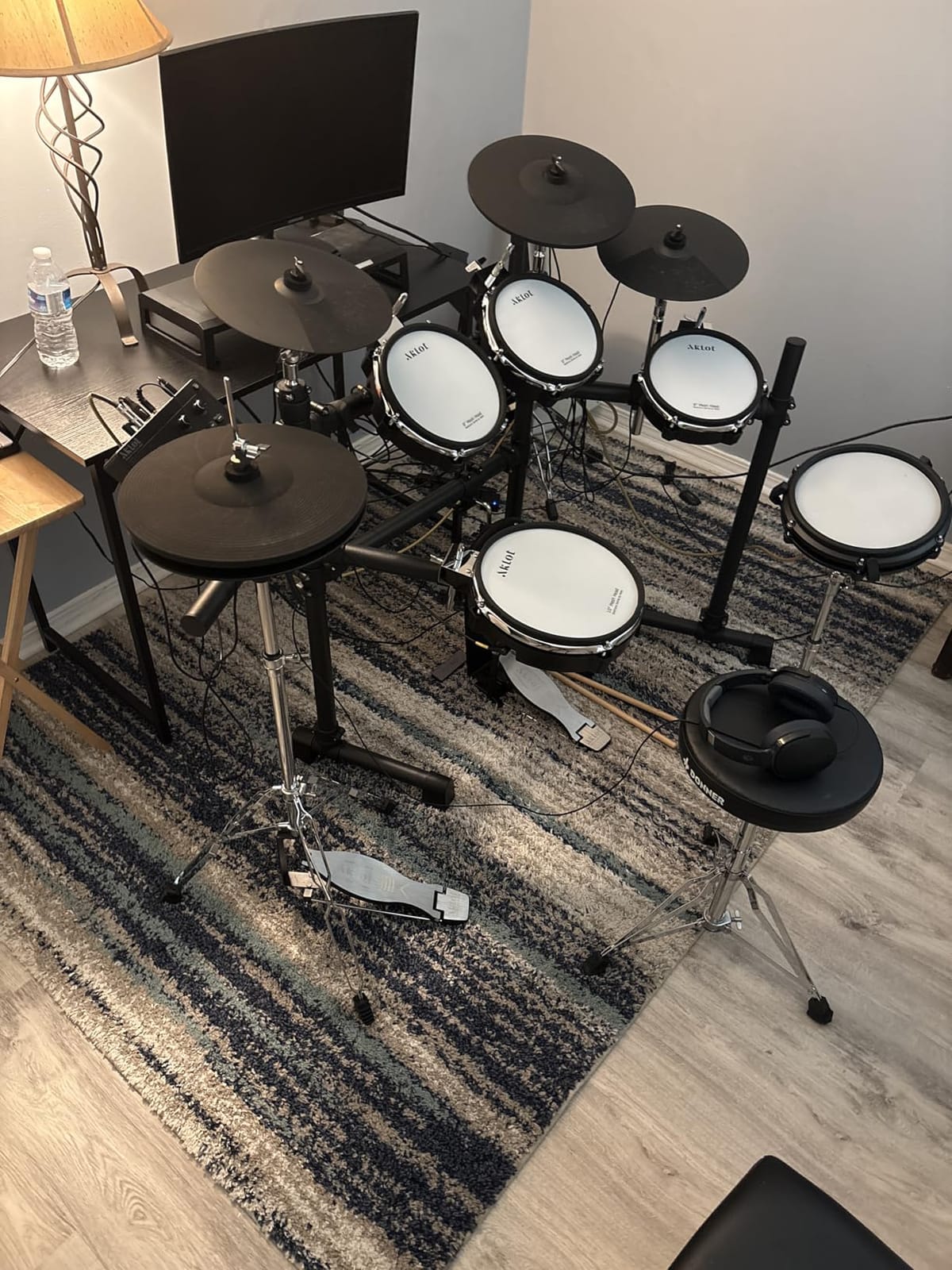 AKLOT Expanded-Size Electric Drum Set: 12'' Two-Piece Standalone Hi-Hat, Independent Kick Drum and 10'' Dual-Zone Snare, 12'' Triple-Zone Ride Cymbal, All Mesh Heads, 460 Sounds, Mesh Bass Drum, White customer photo 2