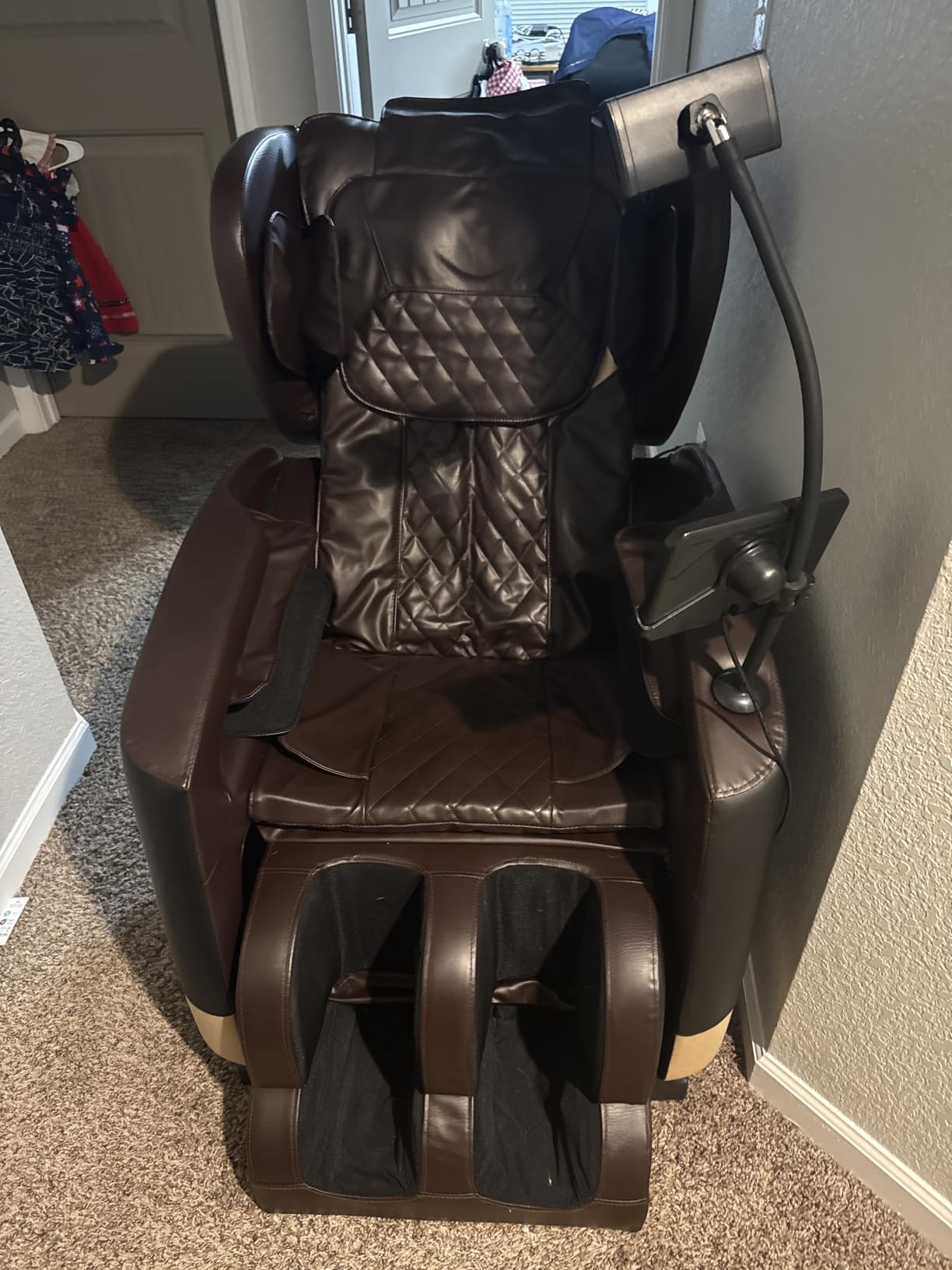 FURNIMAT Massage Chair Full Body Zero Gravity Recliner, 2026 Black Leather customer photo 1