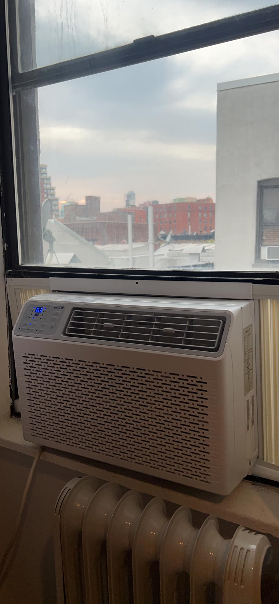 DELLA 6000 BTU AC Unit with Energy Saving Window Air Conditioner,WIFI Smart Controls, GEO Location, Work with Alexa, Cools Up to 250 Sq. Ft, Easy Install,Reusable Filter,Remote, Dehumidifier, Fan customer photo 1
