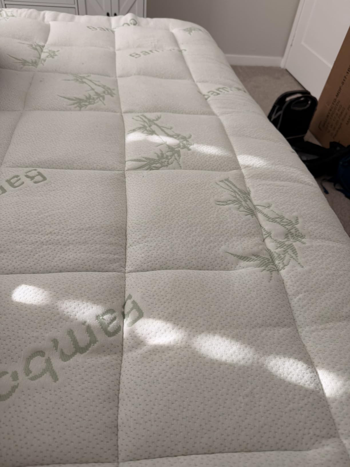 Fracho Ultra Soft Queen Mattress Topper - Cooling Bed Pad with Cover Made from 55% Rayon Made from Bamboo 45% Polyester - 1000GSM Plush Pillow Top, Breathable & Supportive for Hot Sleepers, Green customer photo 1