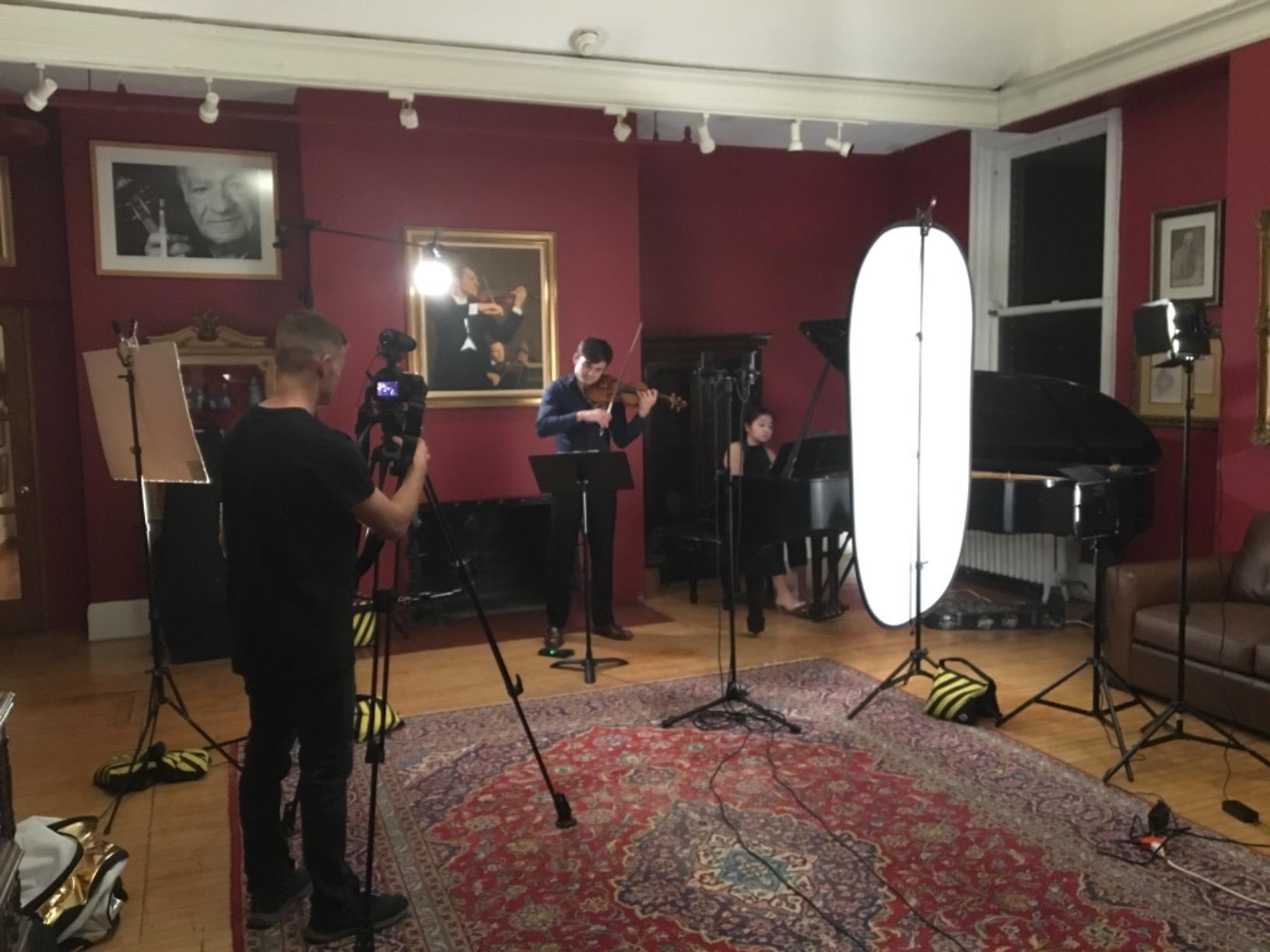 Fotodiox 32in 5-in-1 Collapsible Reflector Panel with Bag for Photography and Video - Black, Gold, Silver, Translucent, and White Panel customer photo 2