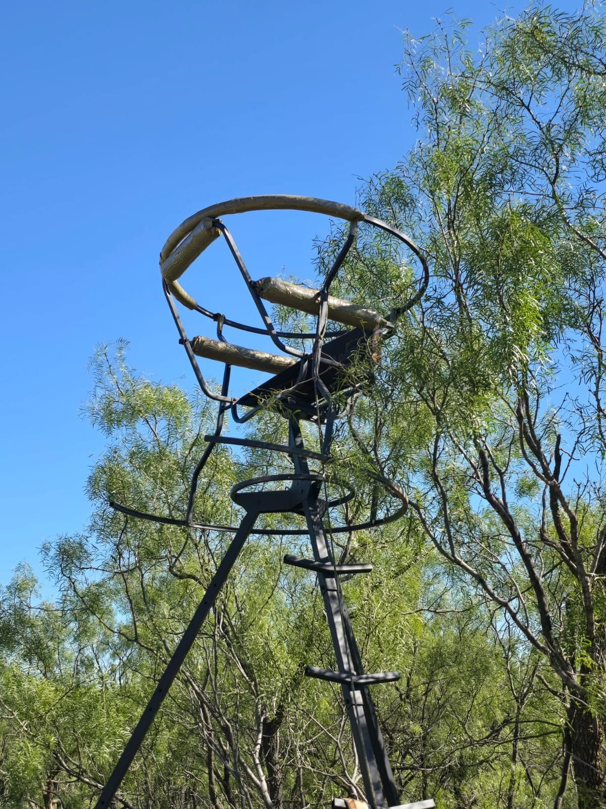 Guide Gear 12' Tripod Deer Stand Tower for Hunting Climbing Hunt Seat, Hunting Gear Equipment Accessories customer photo 1