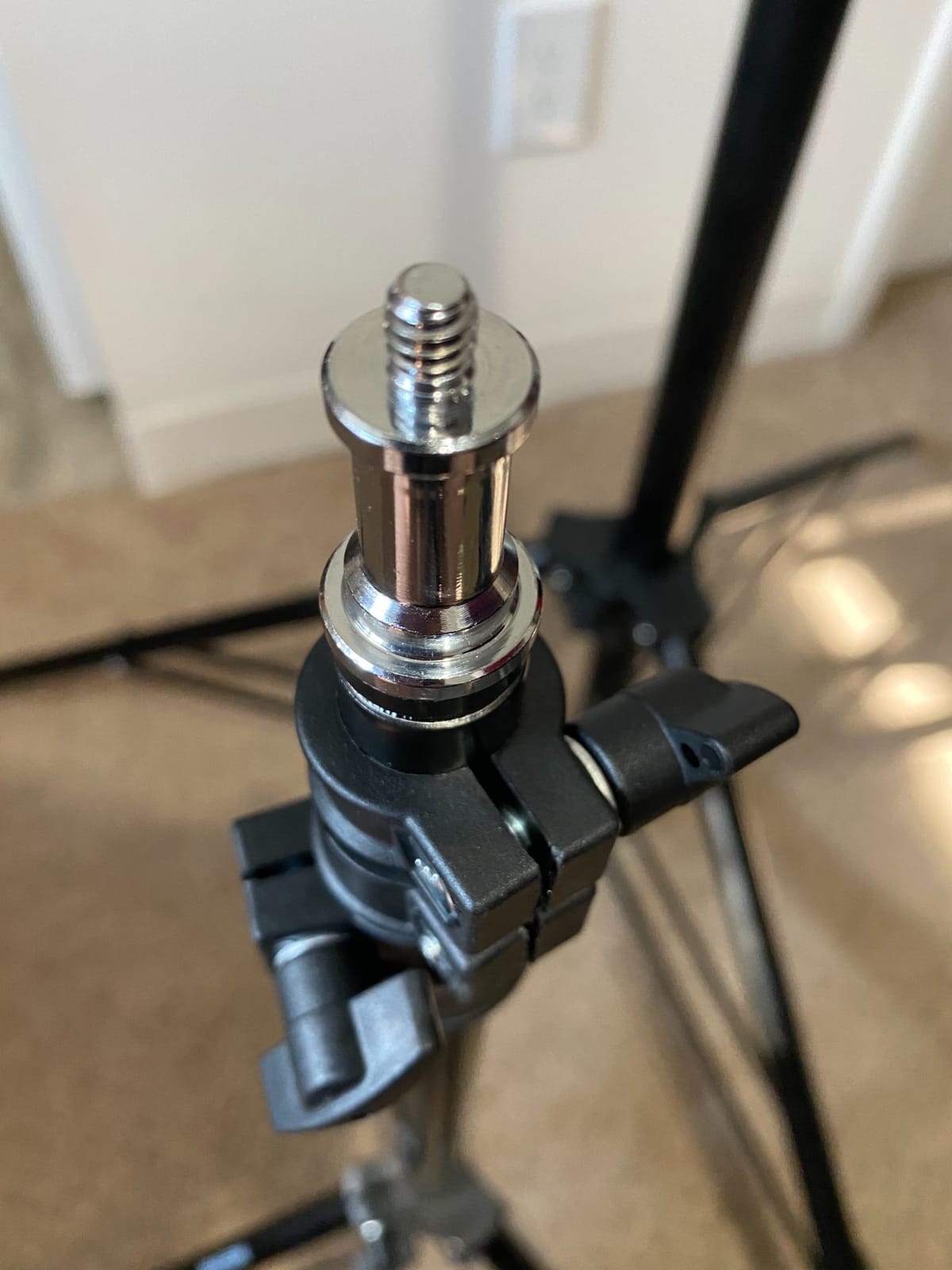 Neewer Photography Light Stand, 3-6.6ft/92-200cm Adjustable Sturdy Tripod Stand for Reflectors, Softboxes, Lights, Umbrellas, Load Capacity: 17.6lb/8kg customer photo 2