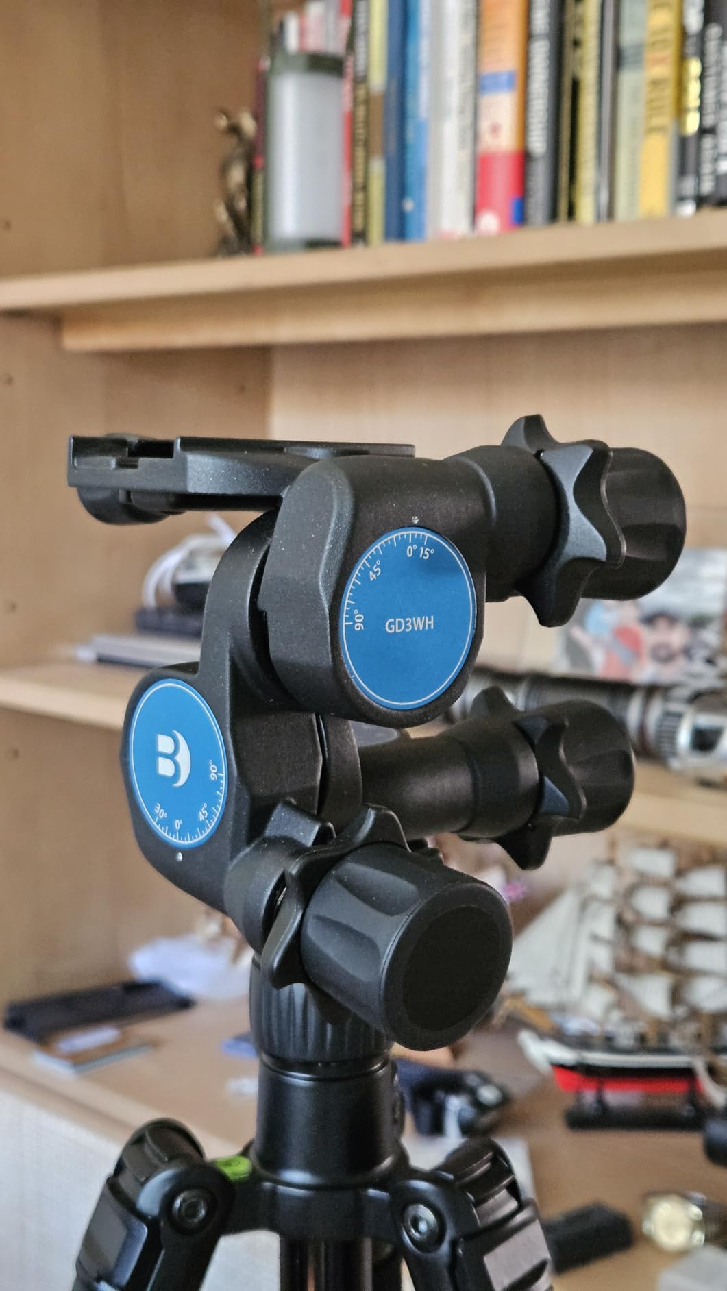 Benro Precision Geared Tripod Head, Ideal for Studio and Still Life, Arca-Swiss Compatible Quick Release Plate, 13.2 lb. Capacity- Black (GD3WH) customer photo 1
