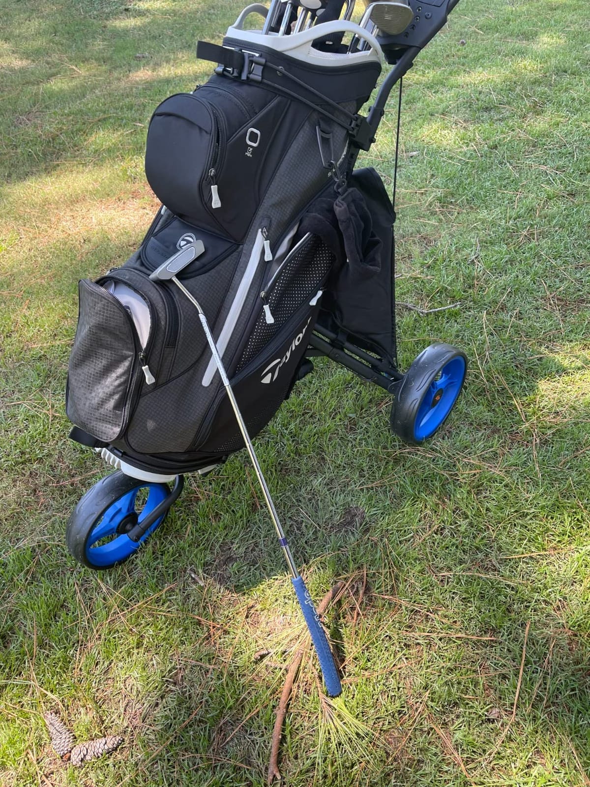Tangkula Golf Push Pull Cart, Lightweight Aluminum Collapsible 3 Wheels Push Cart, Golf Trolley with Elastic Strap, Umbrella & Cup Holder, Scoreboard Storage & Foot Brake, Golf Cart customer photo 2