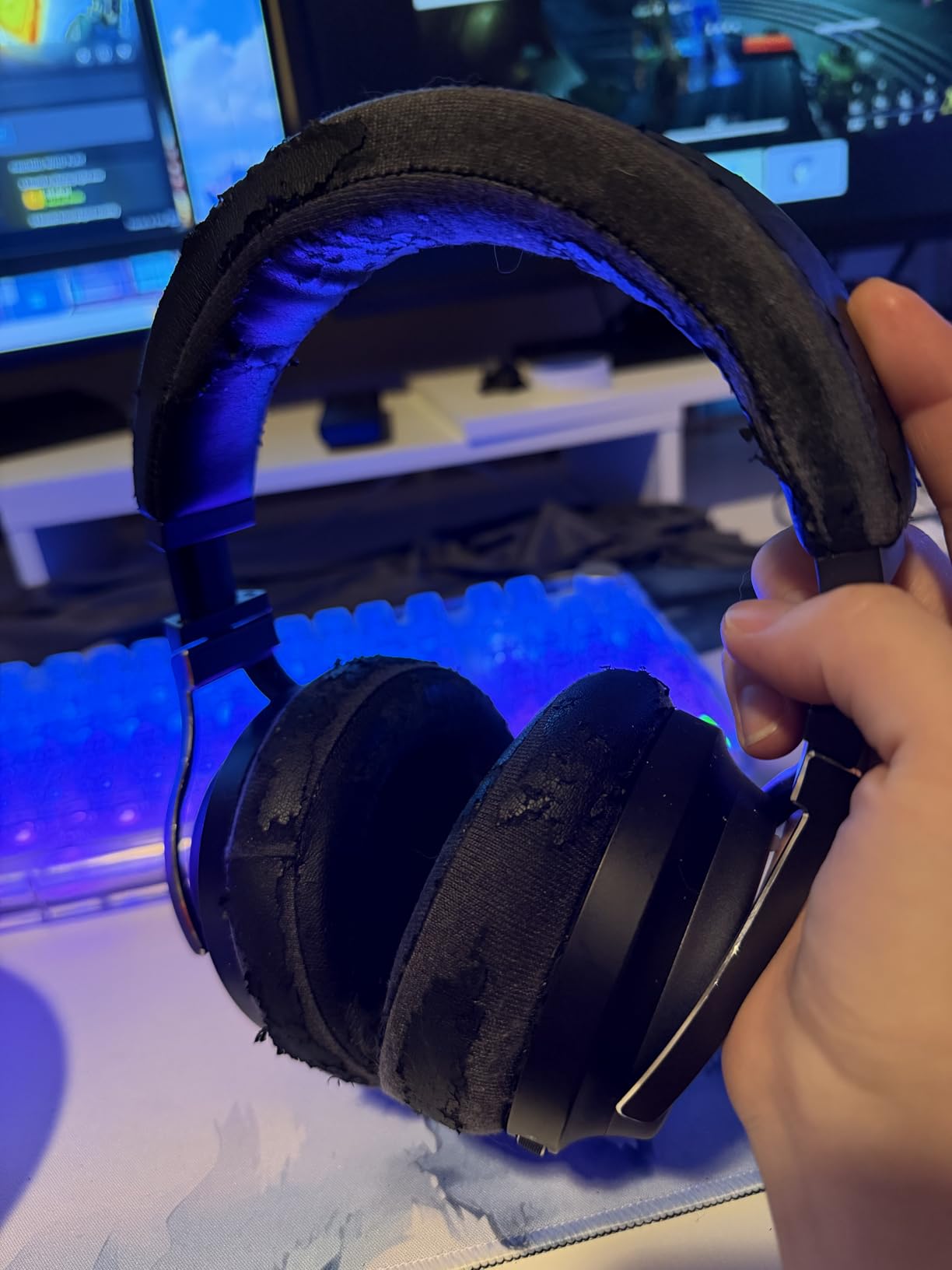 Corsair Virtuoso RGB Wireless XT Bluetooth PC, PS5, Switch Gaming Headset customer photo 1