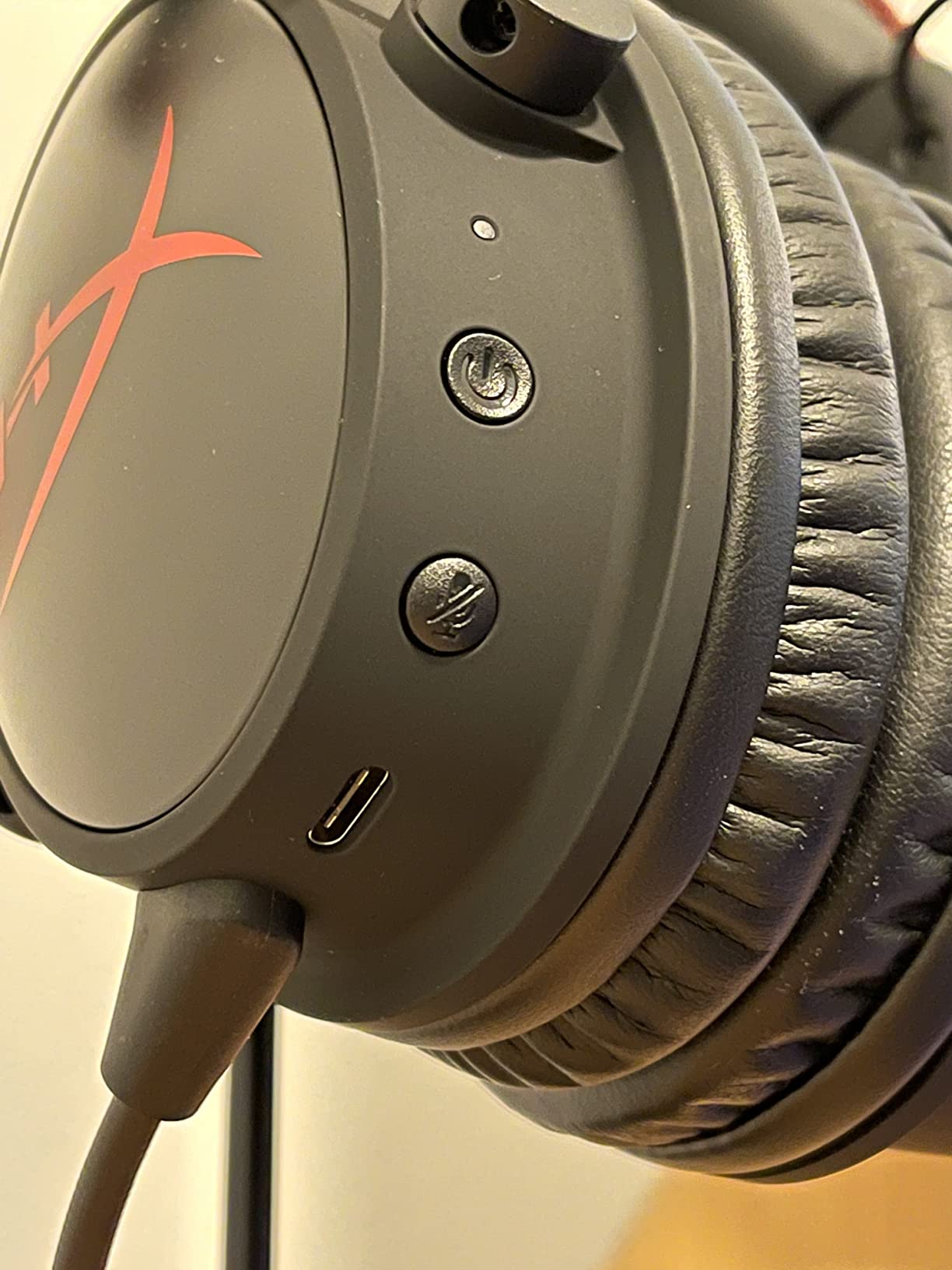 HyperX Cloud Alpha Wireless - Gaming Headset for PC, 300-hour battery life, DTS Headphone:X Spatial Audio, Memory foam, Dual Chamber Drivers, Noise-canceling mic, Durable aluminum frame,Red customer photo 2