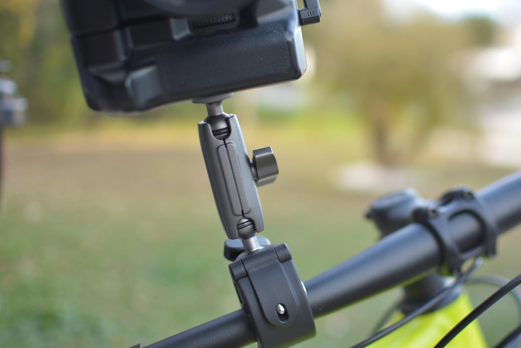 TELESIN Super Clamp Camera Mount with 360° Dual Ball Head, Bike/Bicycle/Motorcycle Handlebar Mount for GoPro Mission 1 PRO/DJI Osmo Pocket 4 3/ DJI Action 6 5 4/ Insta360 Luna Ultra/Xtra Muse Camera customer photo 1