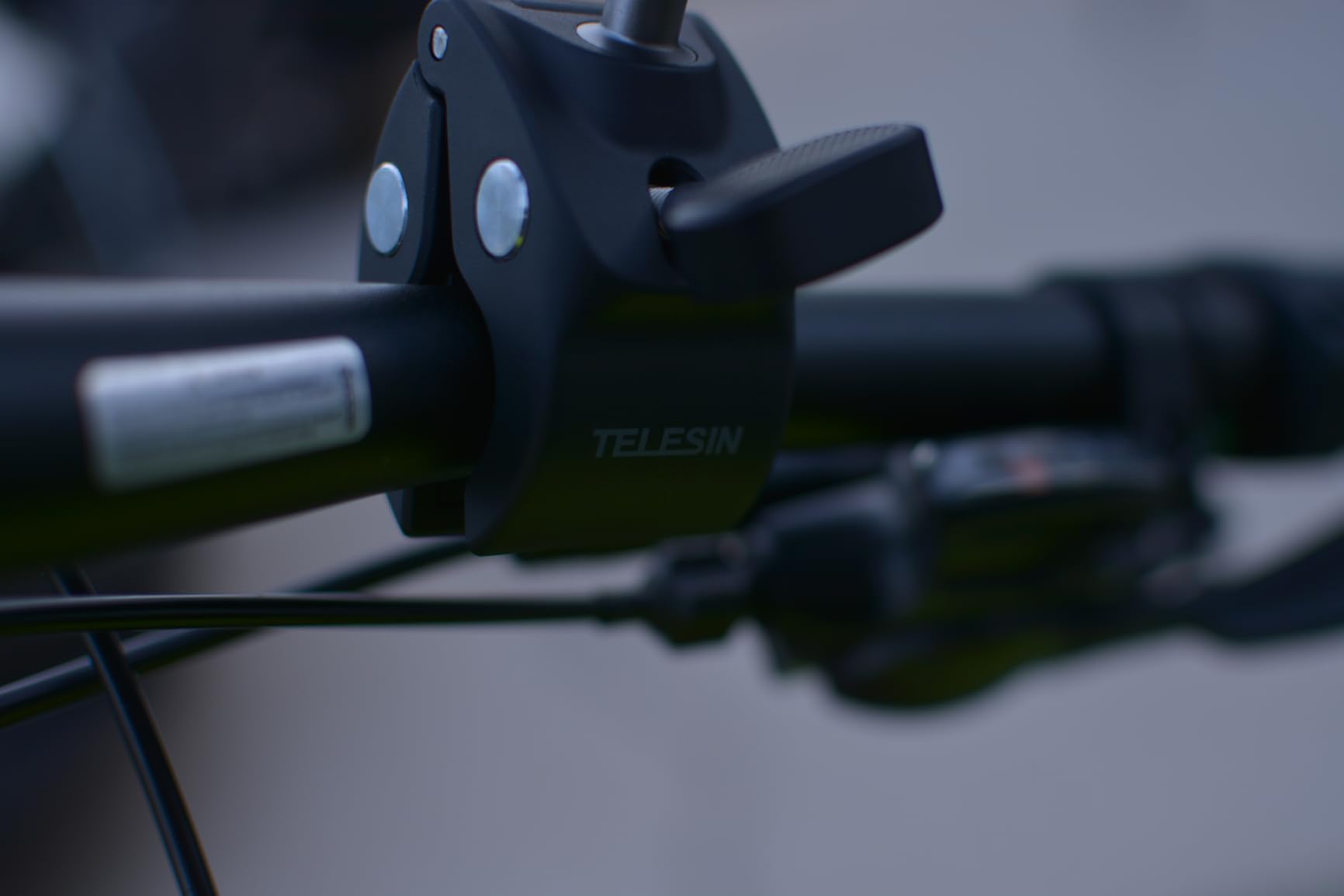 TELESIN Super Clamp Camera Mount with 360° Dual Ball Head, Bike/Bicycle/Motorcycle Handlebar Mount for GoPro Mission 1 PRO/DJI Osmo Pocket 4 3/ DJI Action 6 5 4/ Insta360 Luna Ultra/Xtra Muse Camera customer photo 2