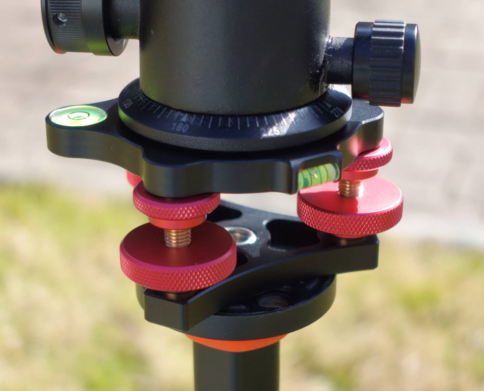 NEEWER Tripod Head Leveling Base Camera Leveler 3 Axis Tri Wheel Head, LP64 customer photo 1