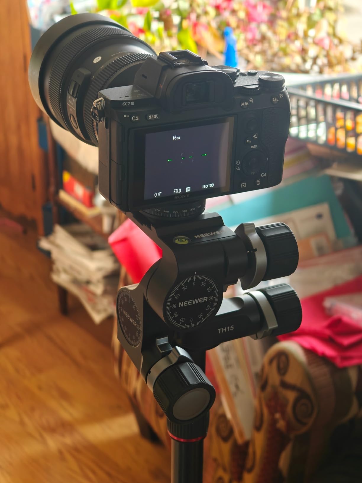 NEEWER 3 Way Geared Tripod Head with 360° Panoramic Arca QR Plate, TH15 customer photo 1