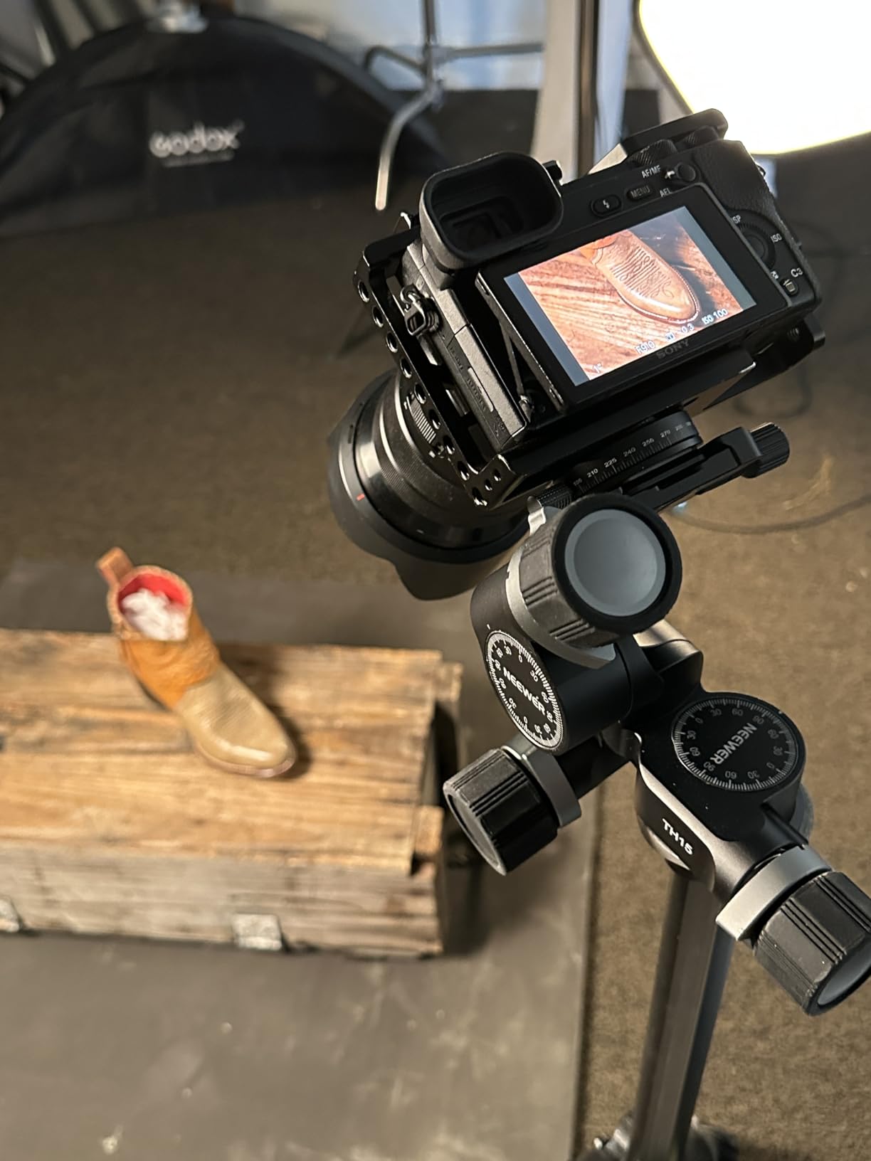 NEEWER 3 Way Geared Tripod Head with 360° Panoramic Arca QR Plate, TH15 customer photo 2