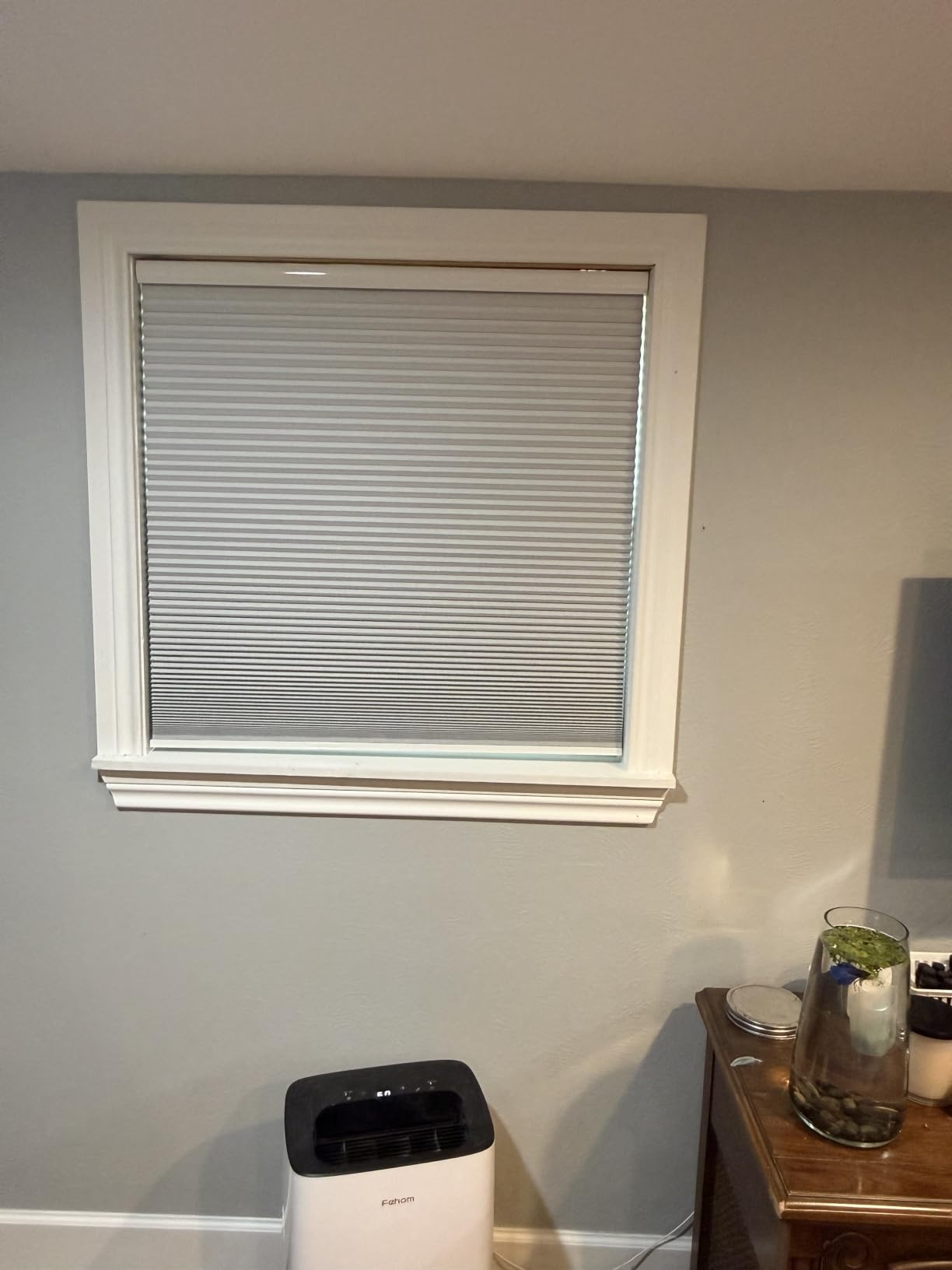 Changshade Cordless Cellular Shades, Motorized Light Filtering Honeycomb Blinds for Indoor Windows Bedroom, Pull Down Pleated Accordion Blind Easy Install, Custom Size, White customer photo 1