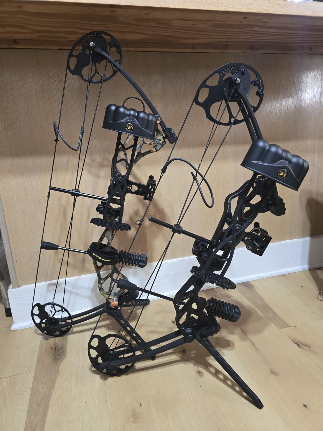 TOPOINT ARCHERY Starting Hunting Compound Bow Package for Beginner & Intermediate Archers Archery Equipment with All Accessories Kit DW:19-70LB, DL:19-30